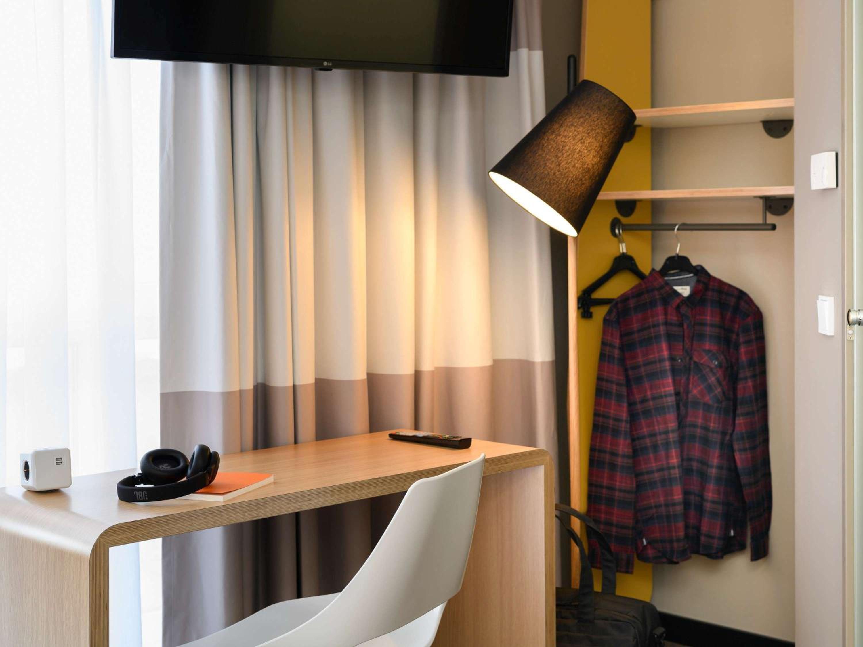 Double Room with Balcony - Photo 6