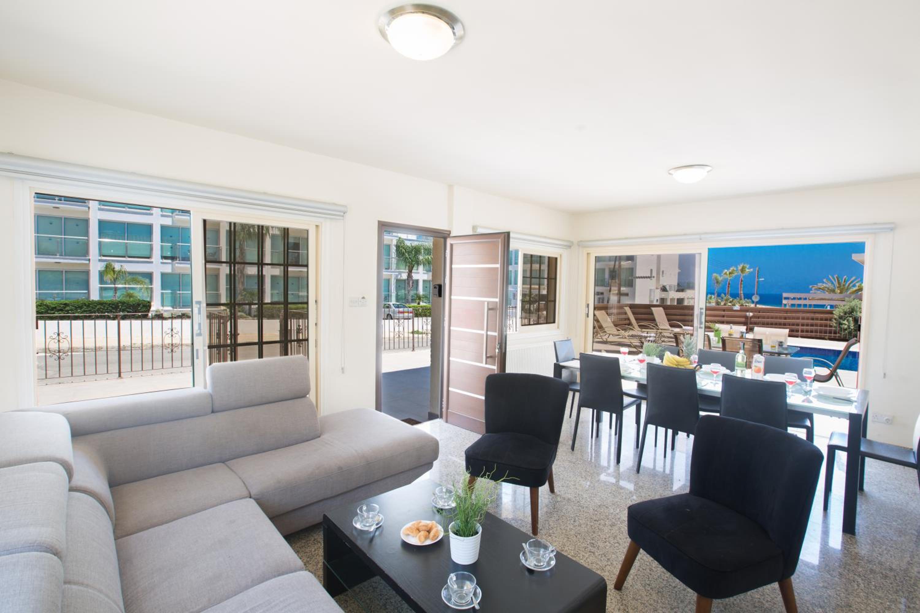Villa photo 1