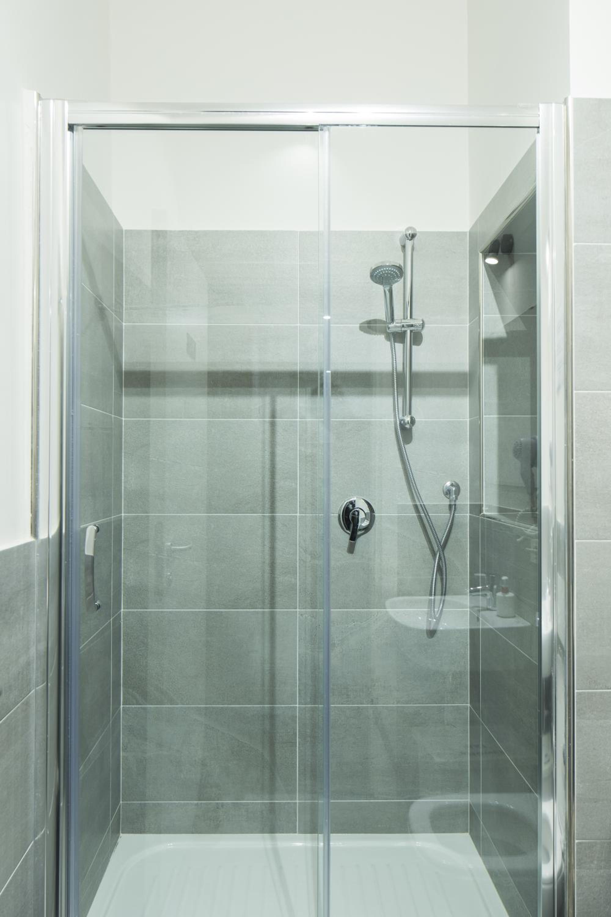 Twin Room with Shared Bathroom photo 2