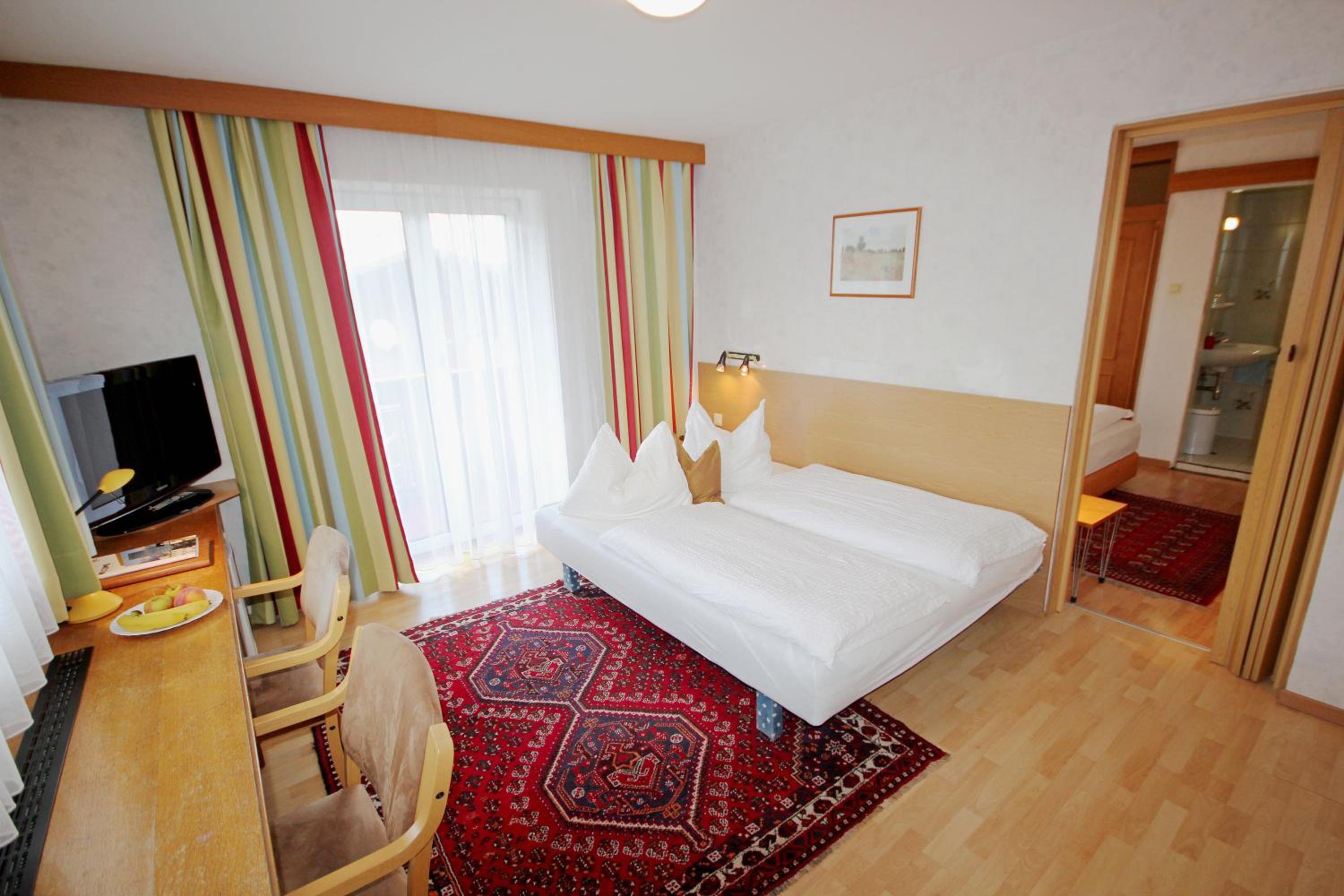 Triple Room with Balcony - Photo 20