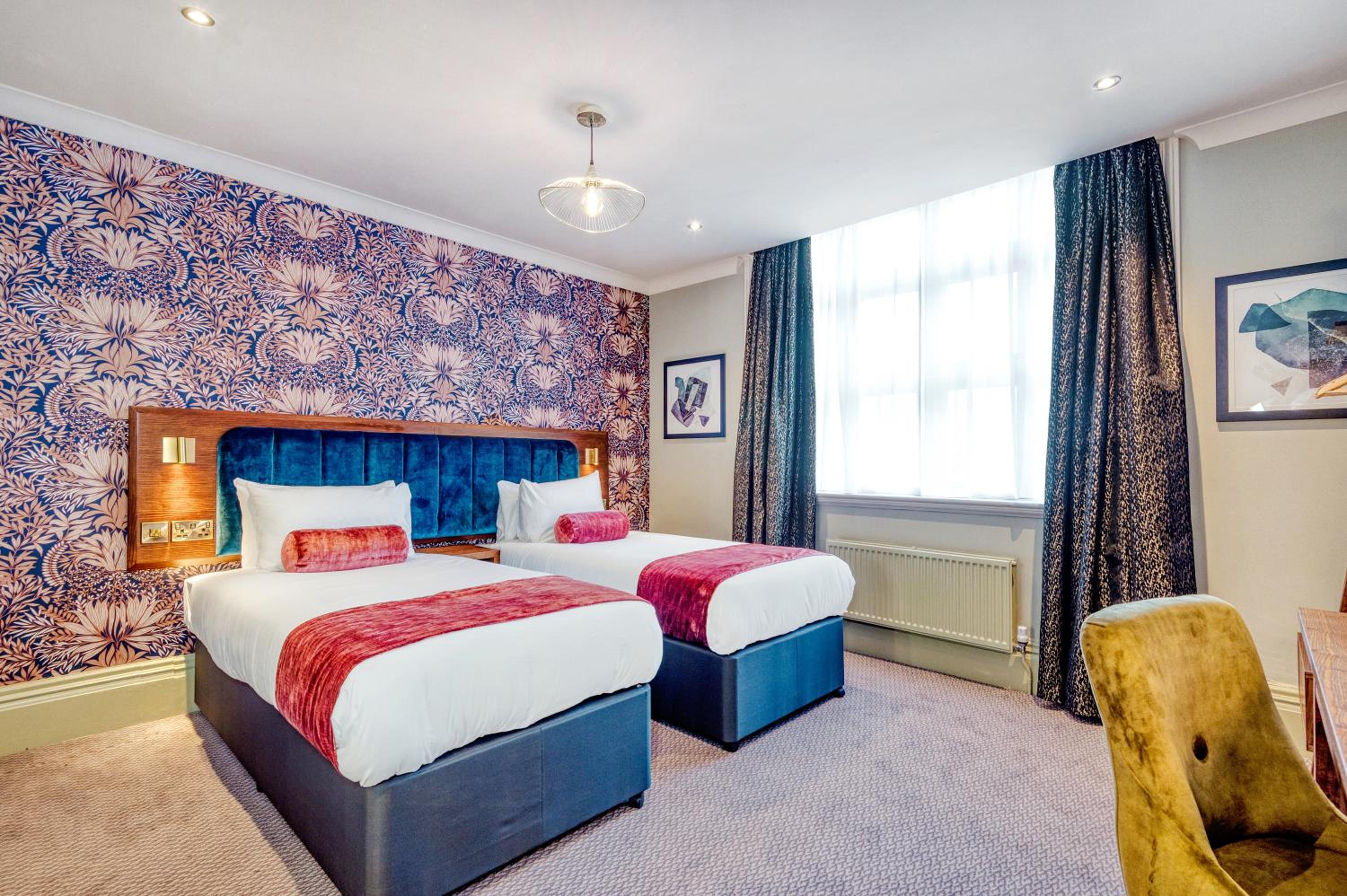 Standard Twin Room photo 2