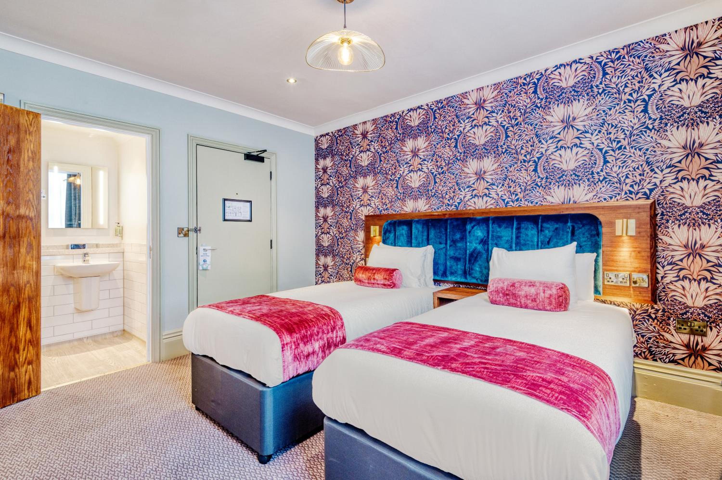 Standard Twin Room photo 3