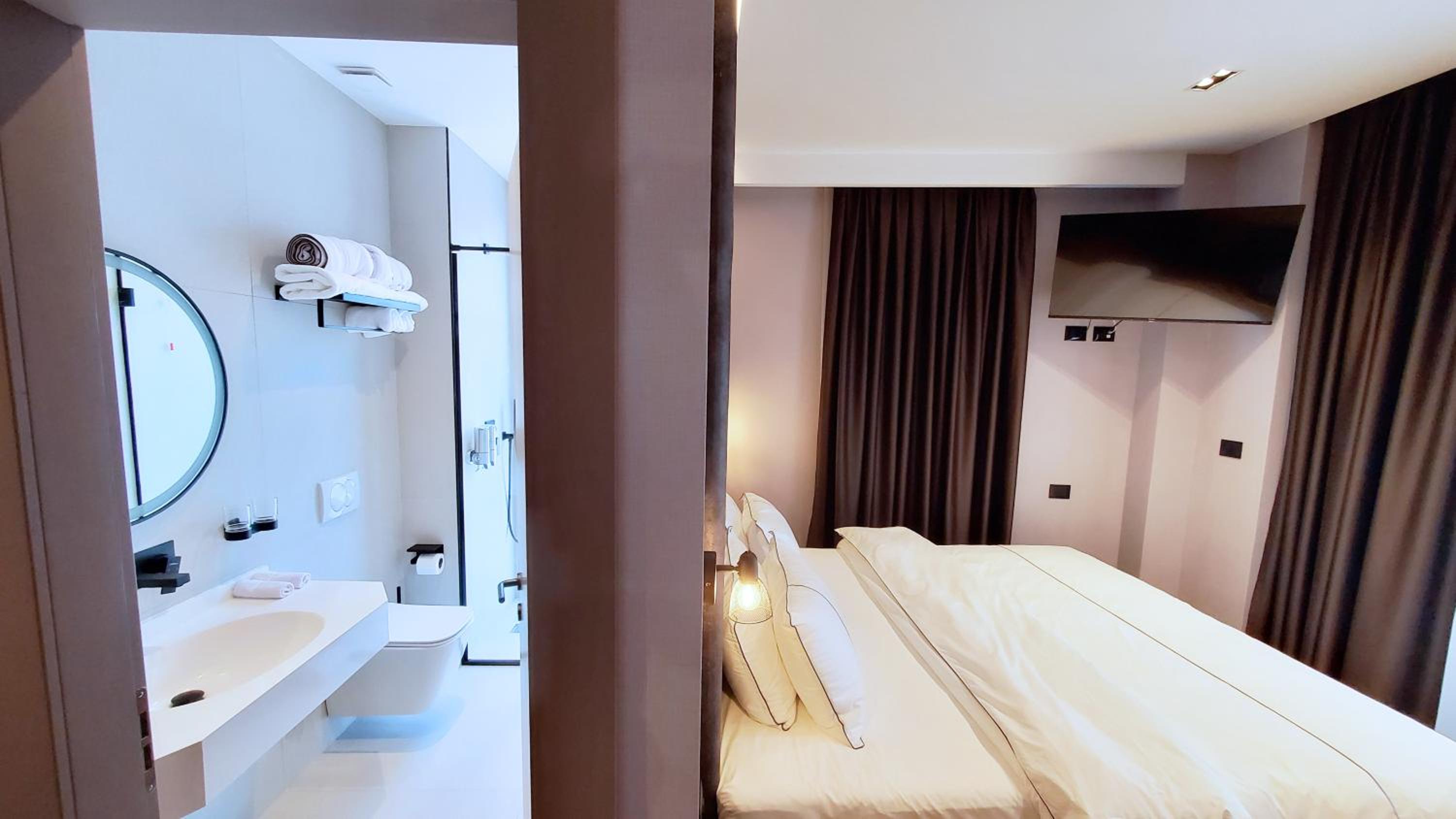 Deluxe Double or Twin Room photo 2