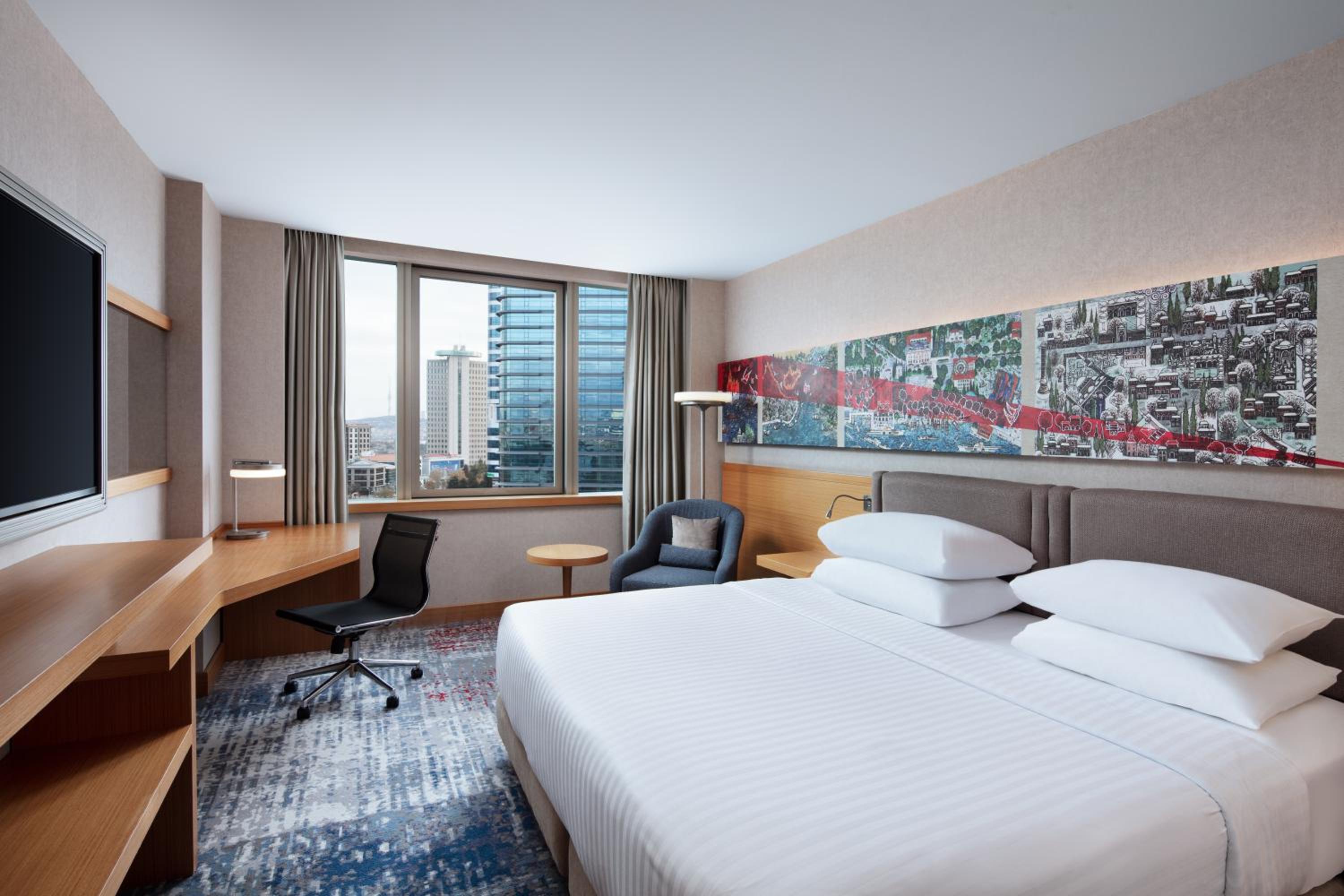 Superior King Room with City View