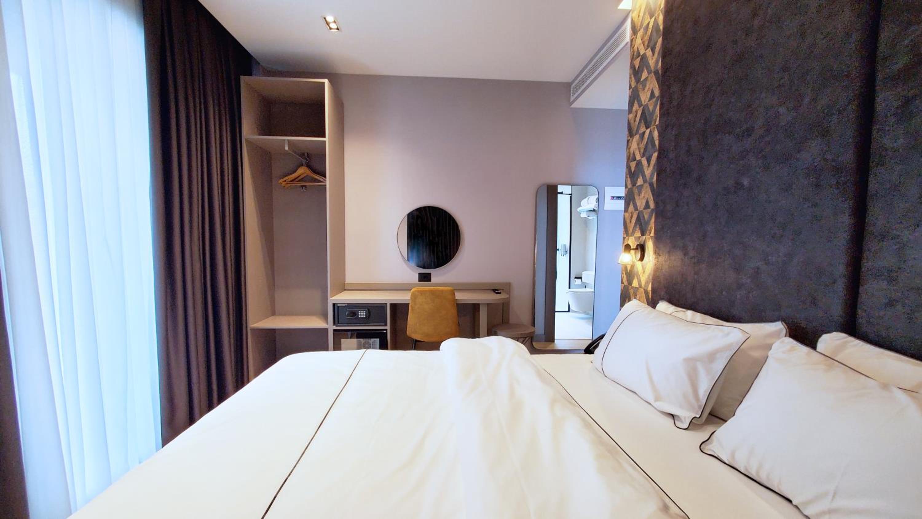 Deluxe Double or Twin Room photo 1