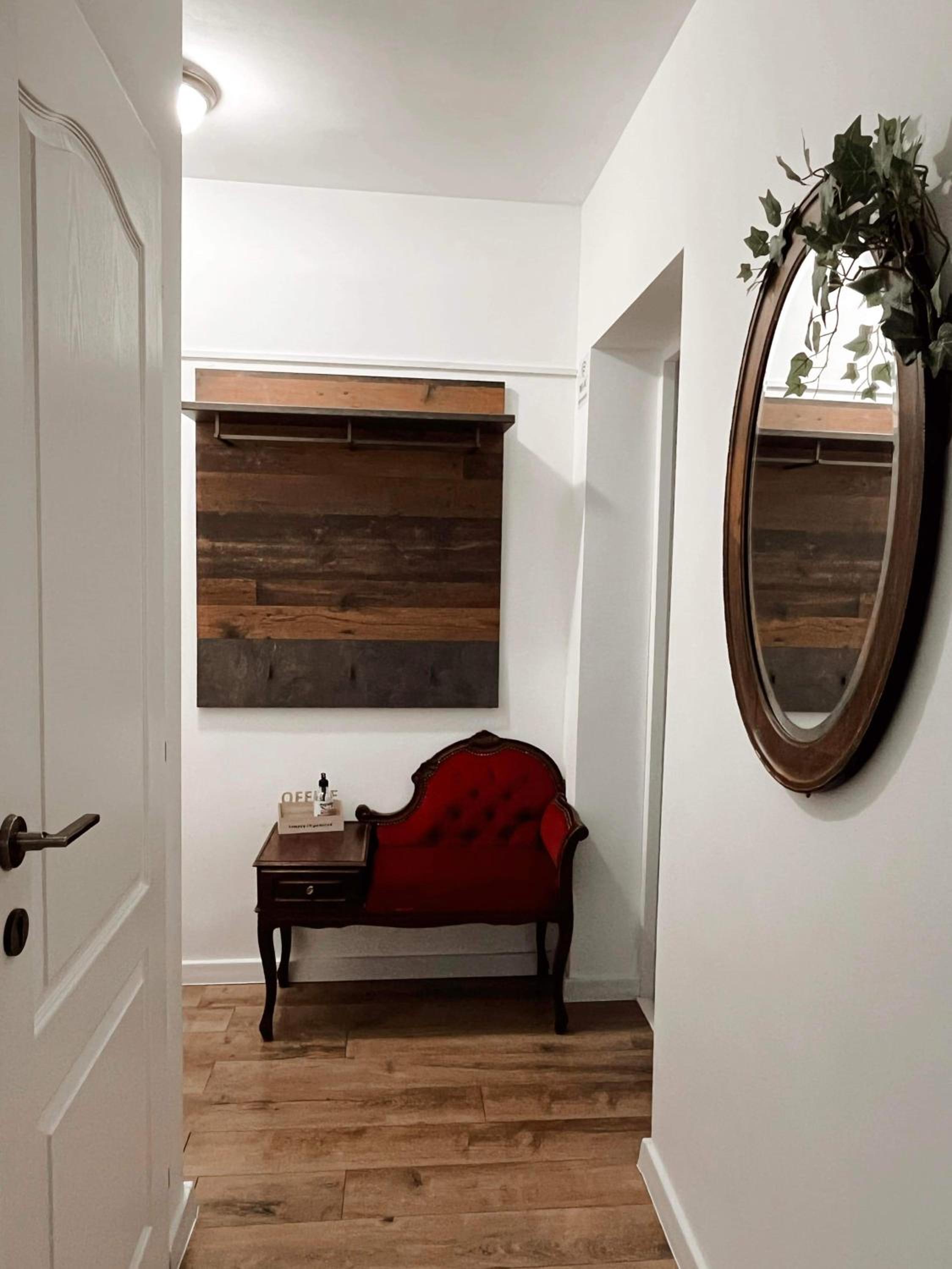 One-Bedroom Apartment - Photo 2