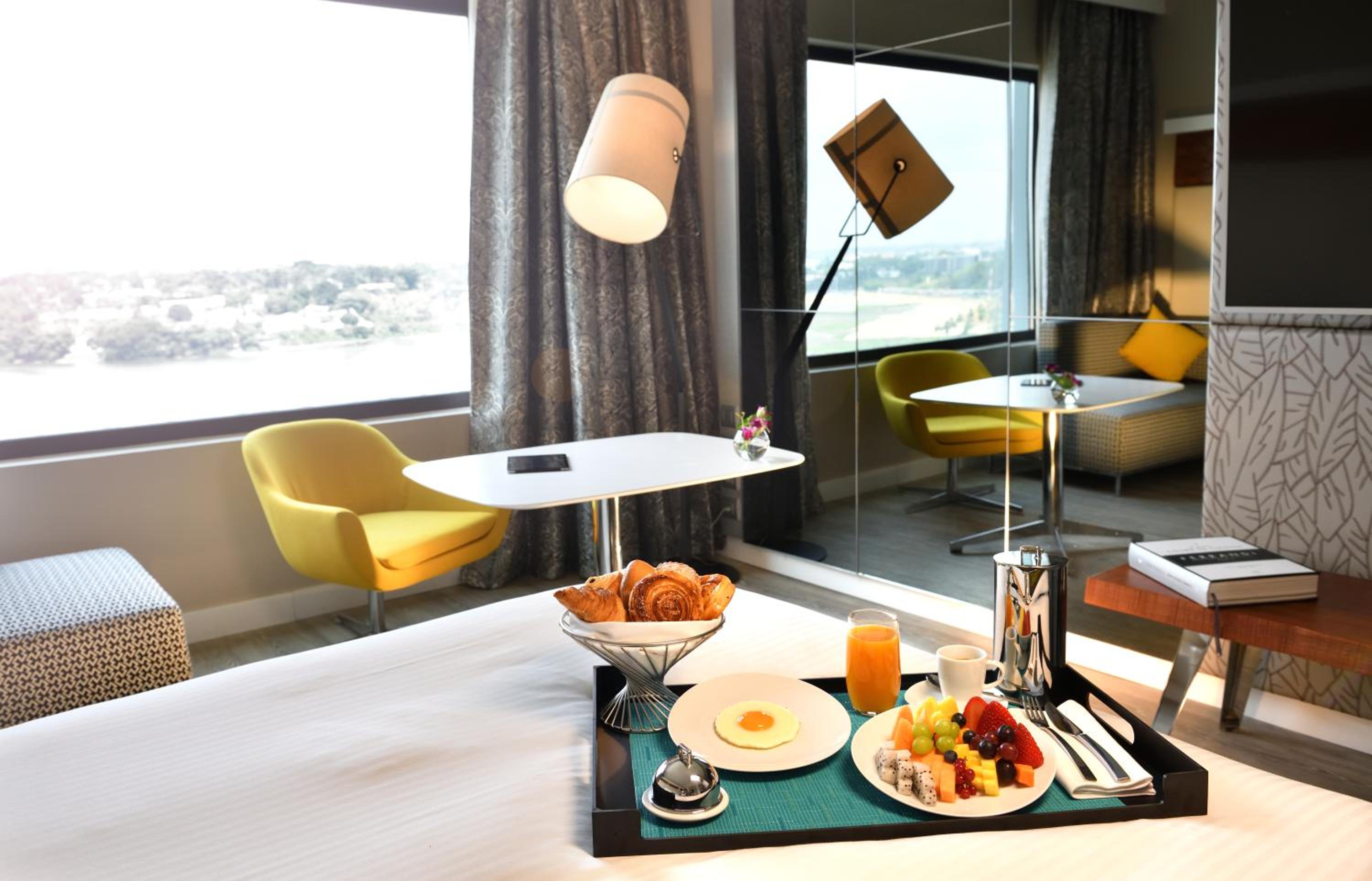 Superior Twin Room with City View - Photo 2