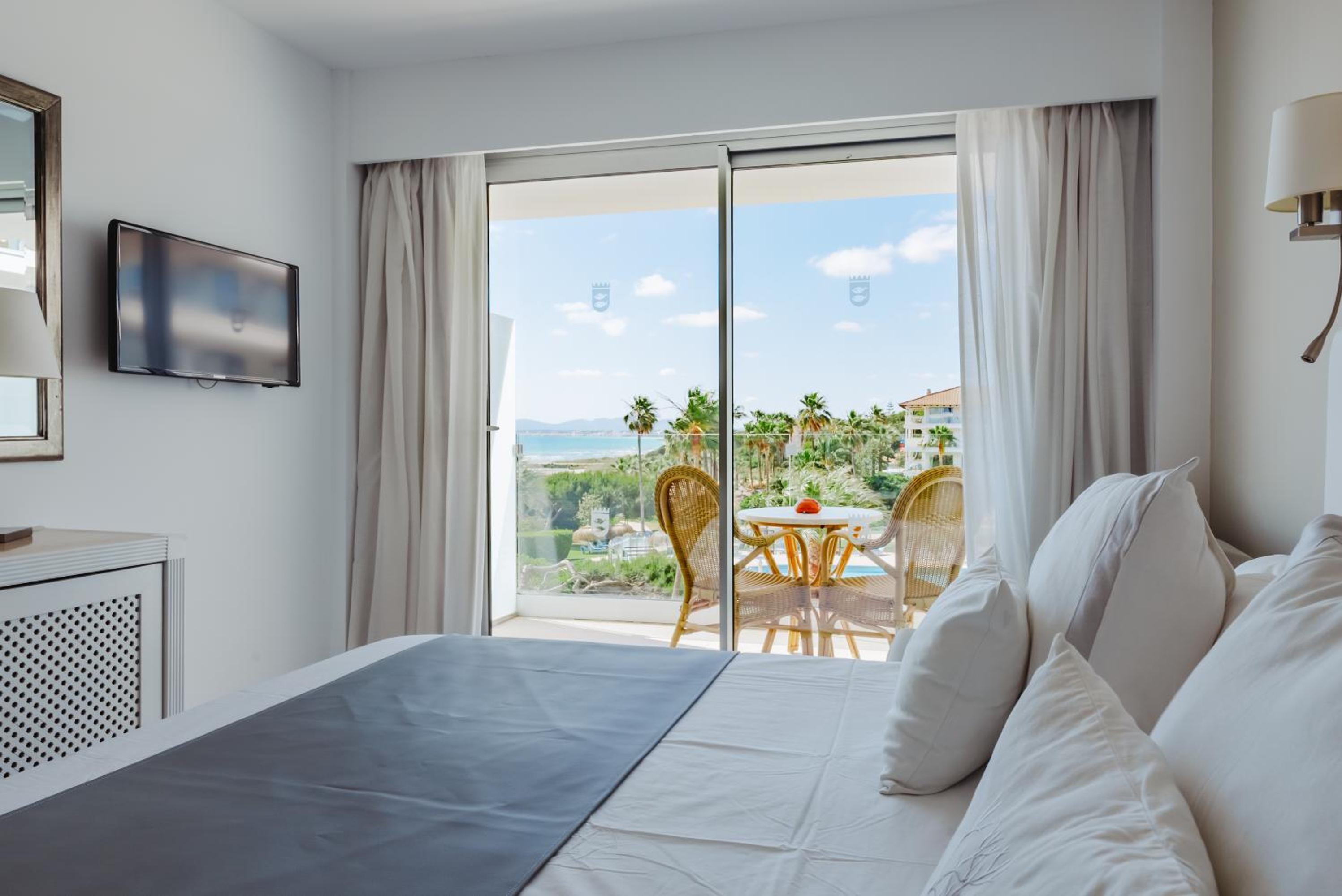 Double Room with Lateral Sea View