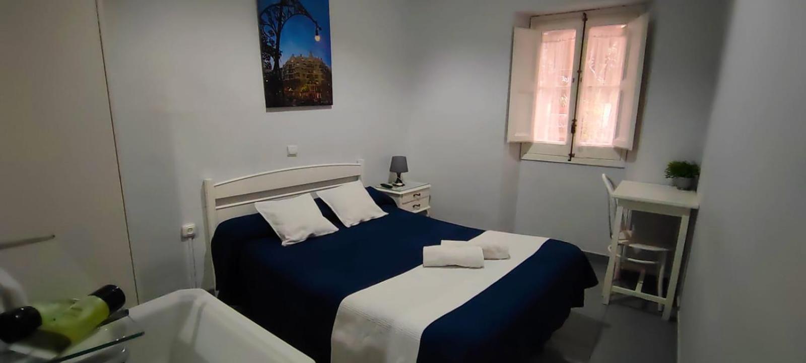Habitación Queen con Baño Compartido