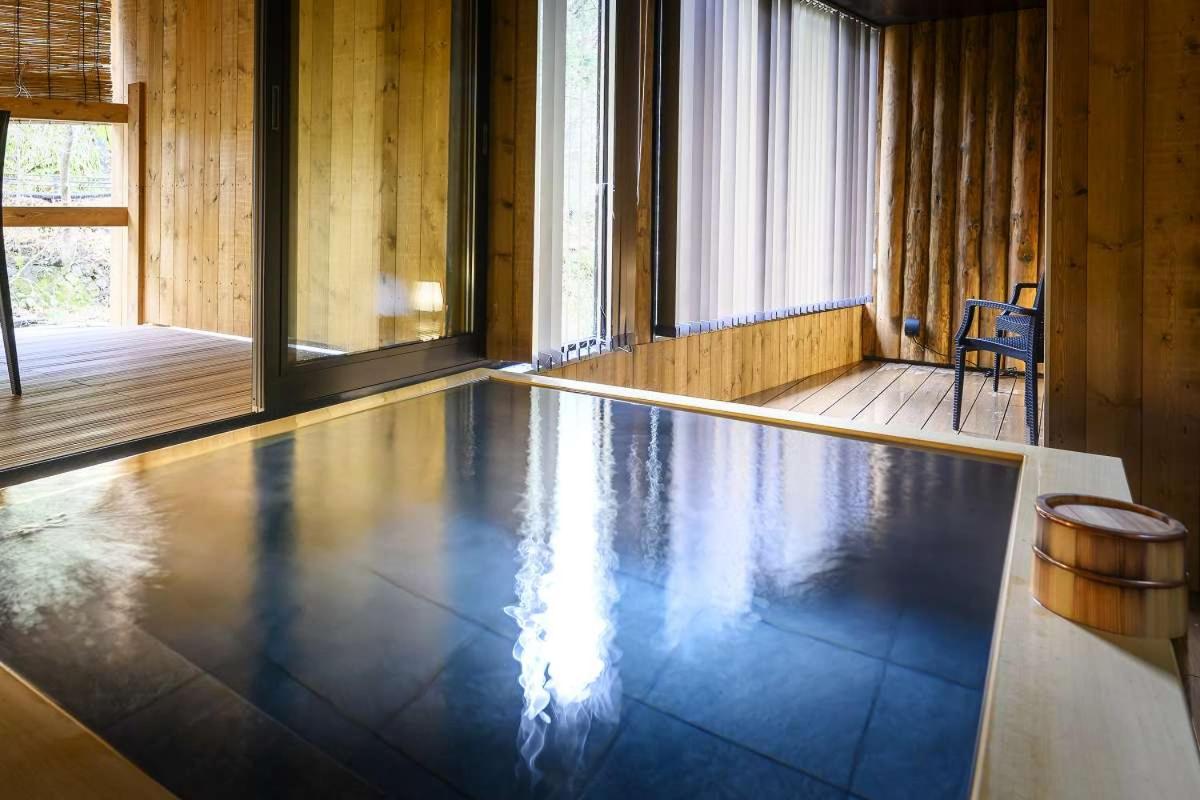 Room 12 Suite with Air Hot Spring Bath photo 3