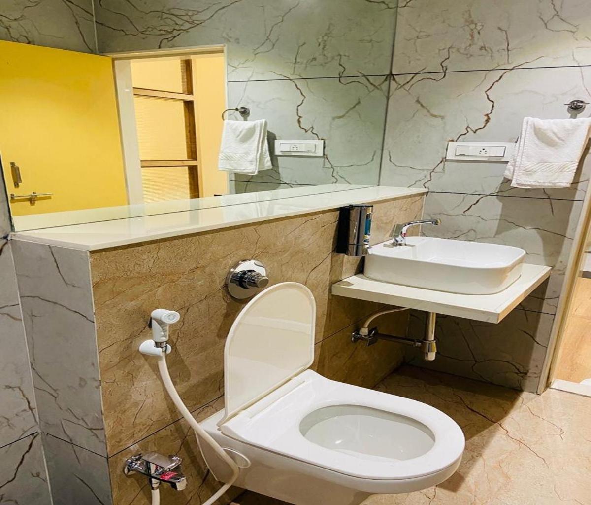 Deluxe Room - Photo 7