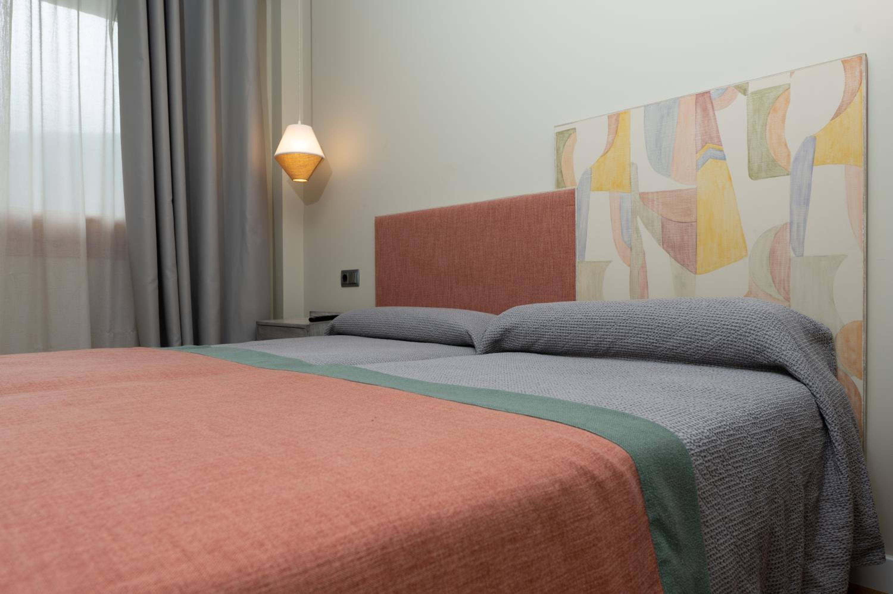 Double or Twin Room with Mountain View - Photo 11