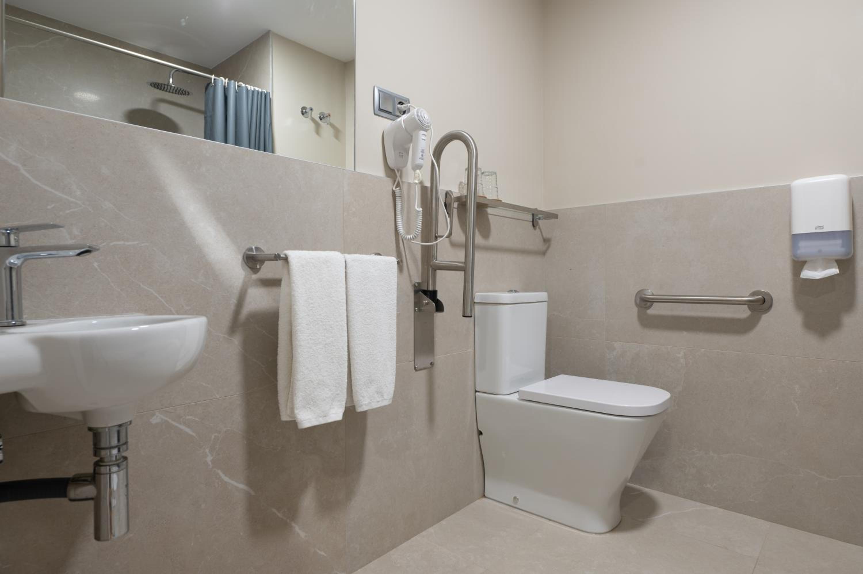 Double or Twin Room with Mountain View - Photo 16