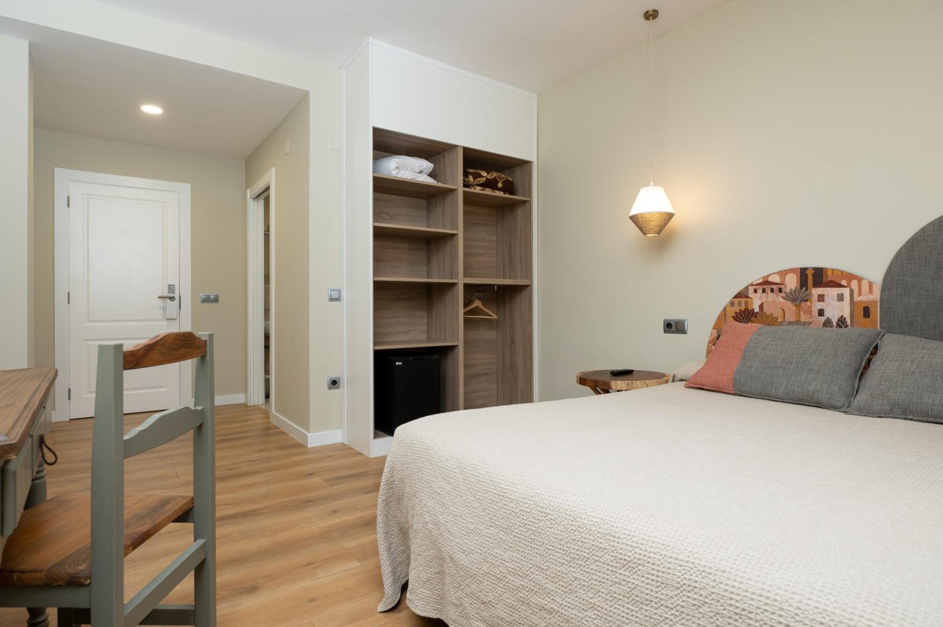 Double or Twin Room with Mountain View - Photo 6