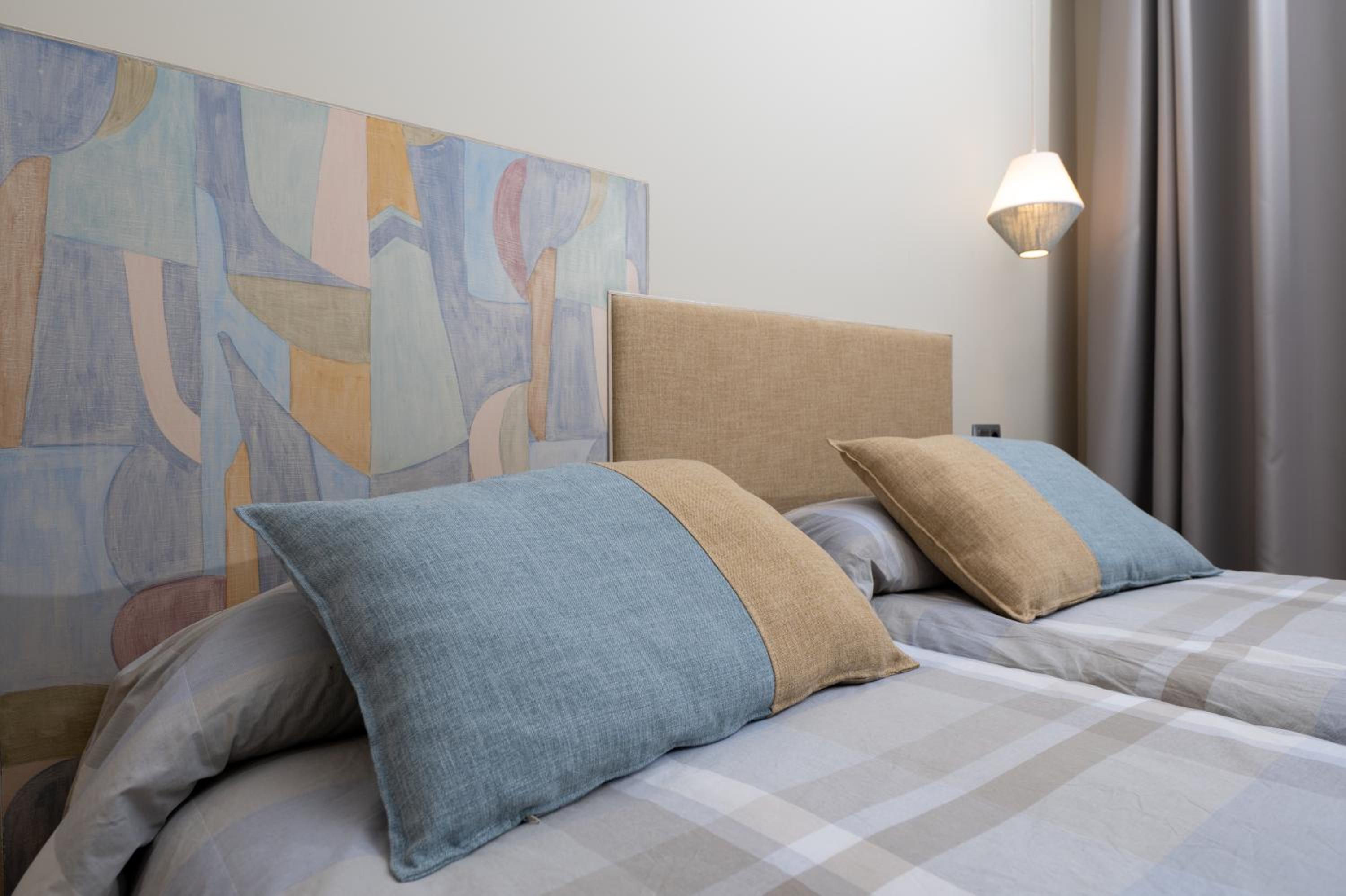 Double or Twin Room with Mountain View - Photo 1