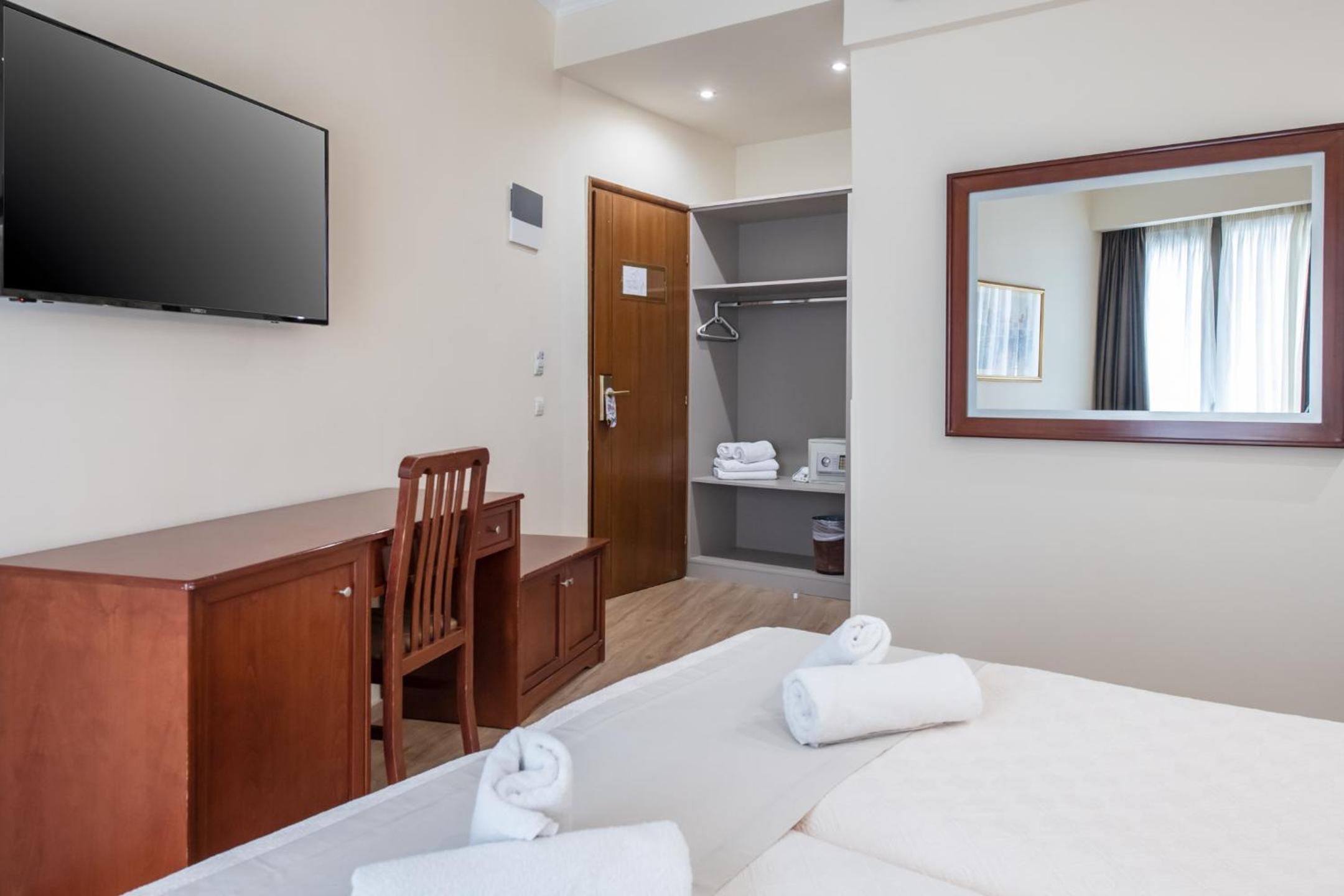 Double or Twin Room photo 3
