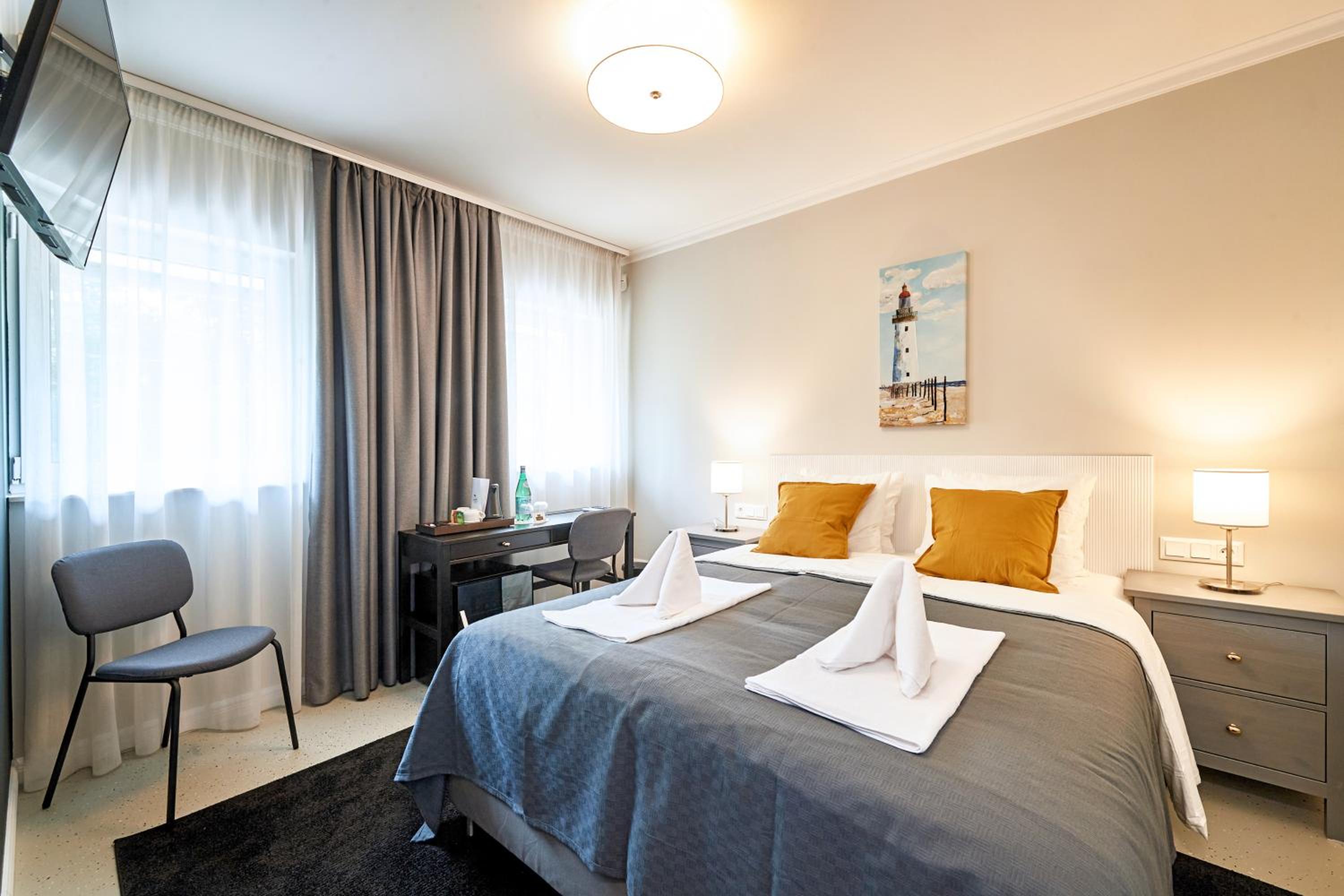 Standard Queen Room