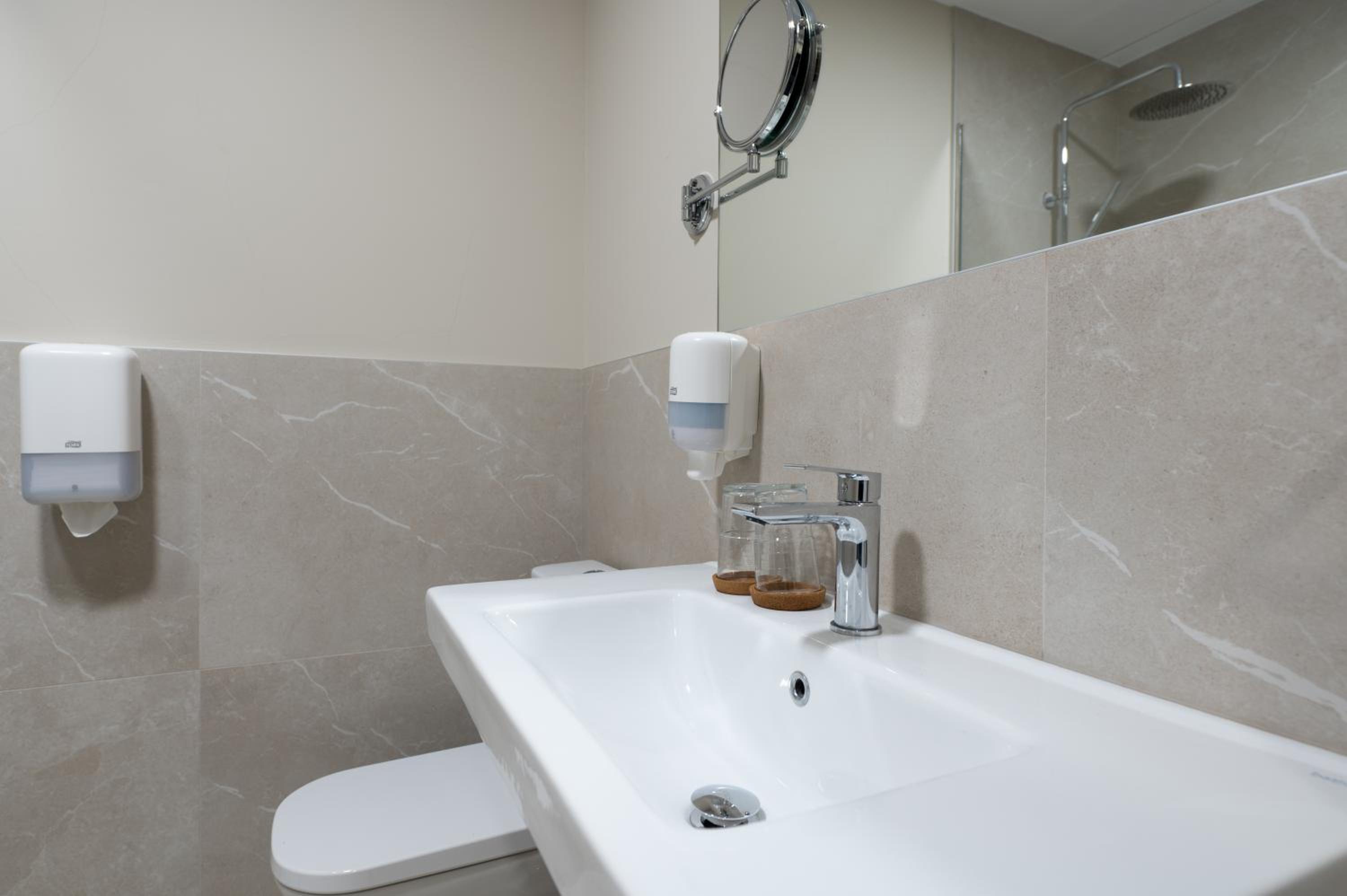 Double or Twin Room with Mountain View - Photo 19
