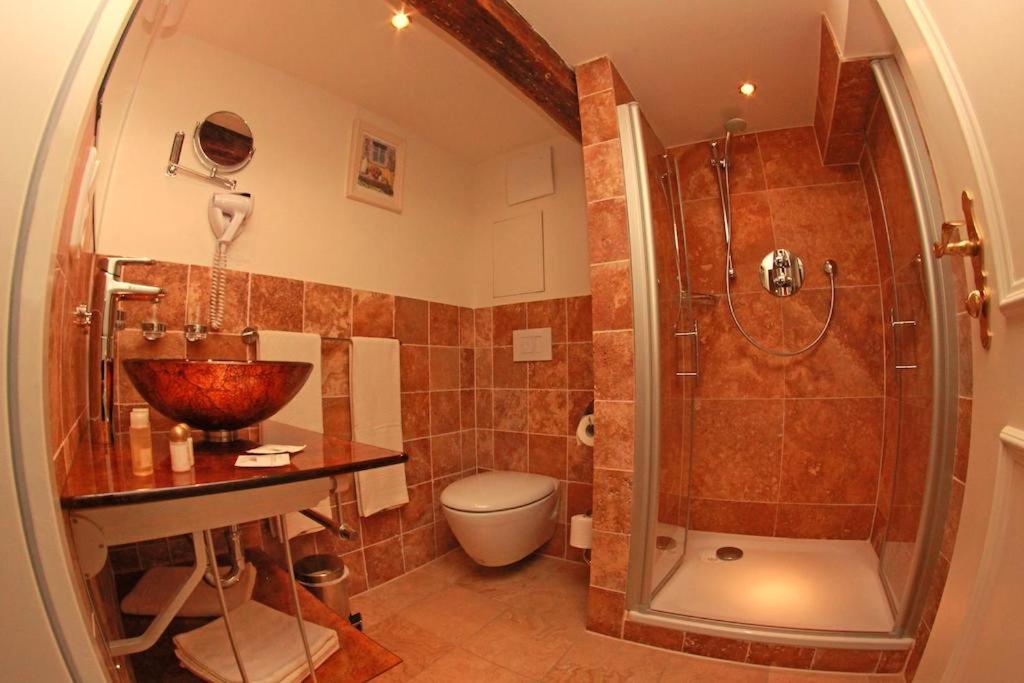 Standard Double Room - Photo 9