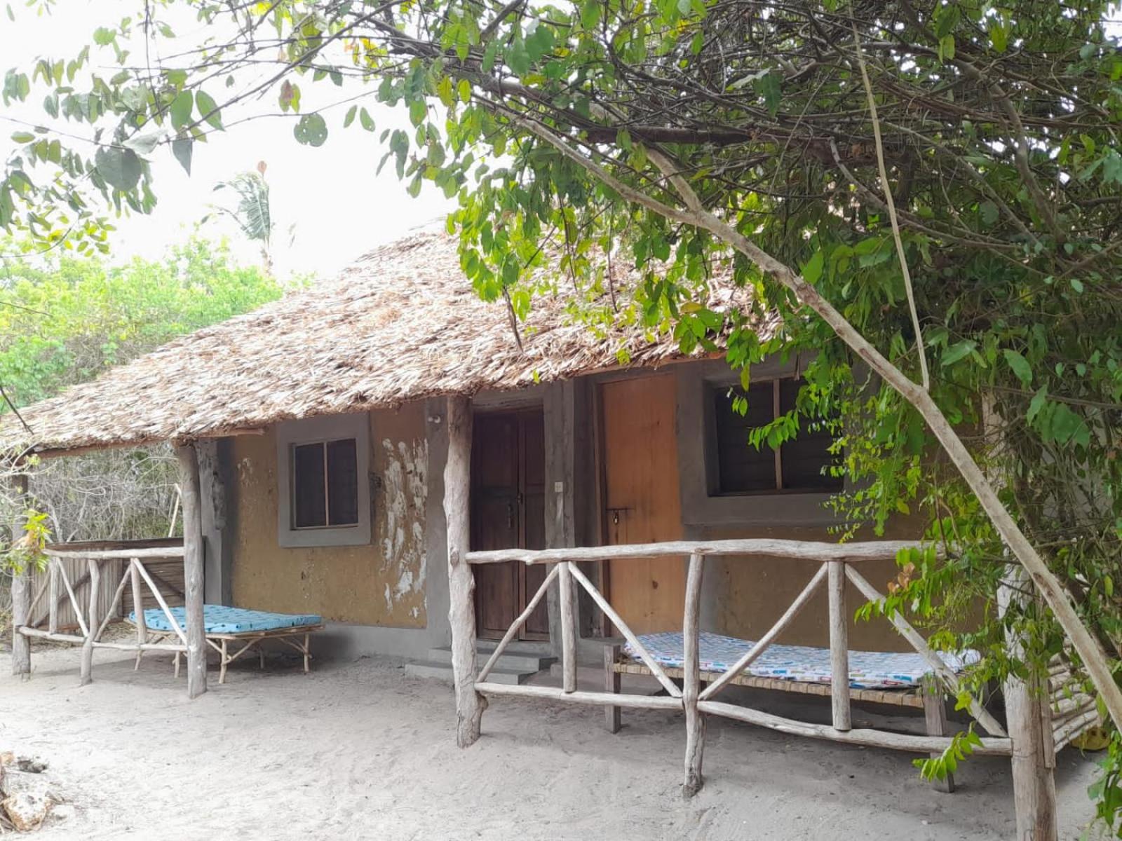 Bungalow with Garden View - Photo 8