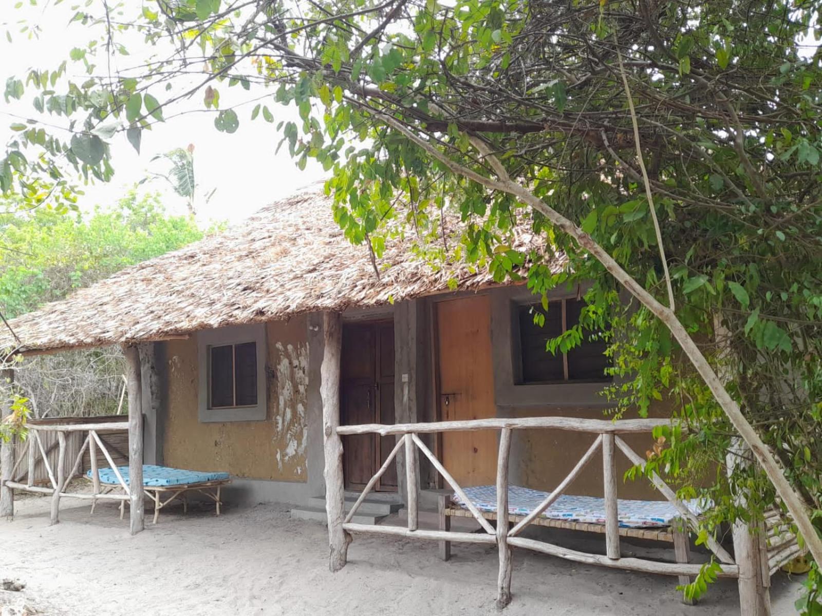 Bungalow with Garden View - Photo 9