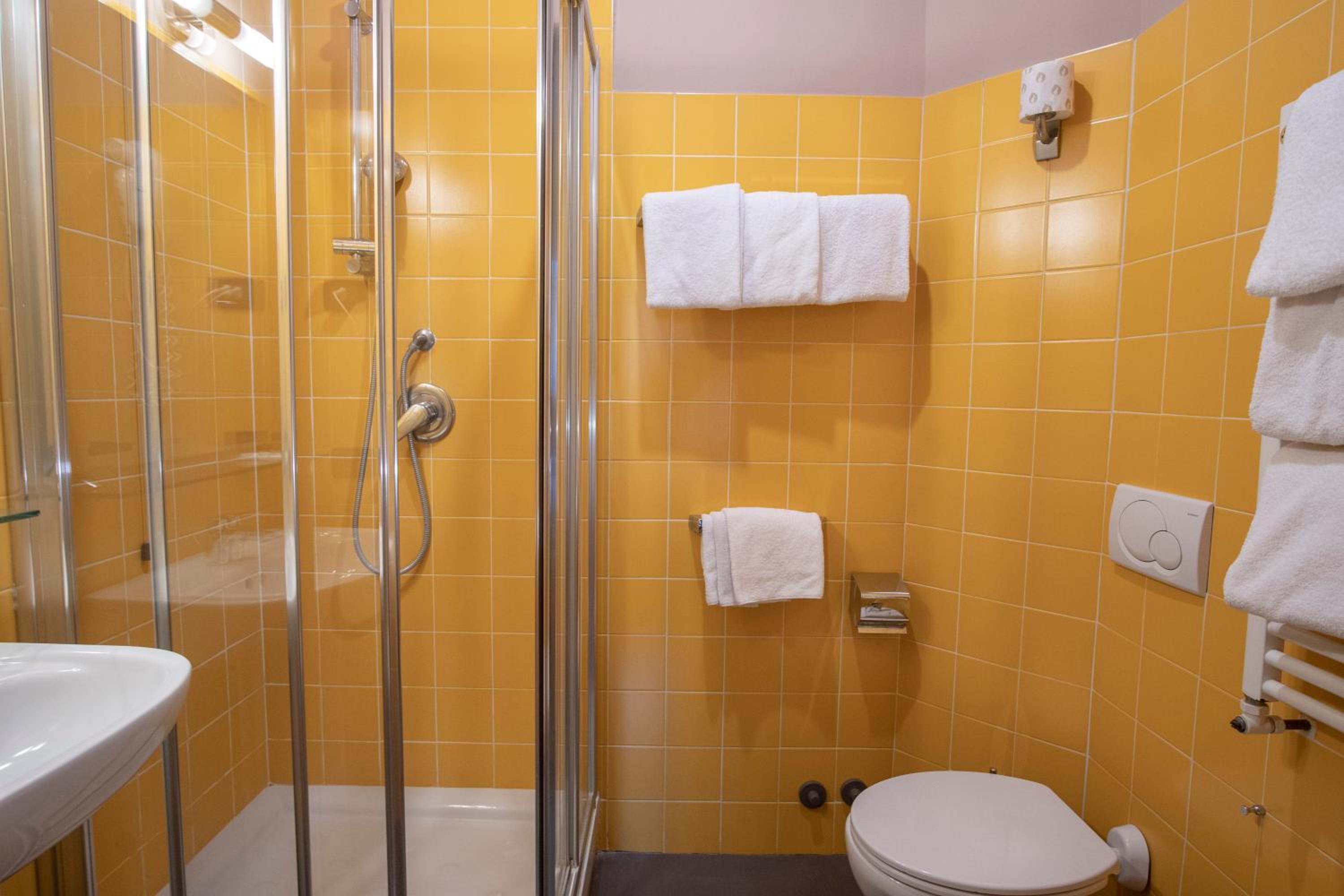 Triple Room thumbnail 5