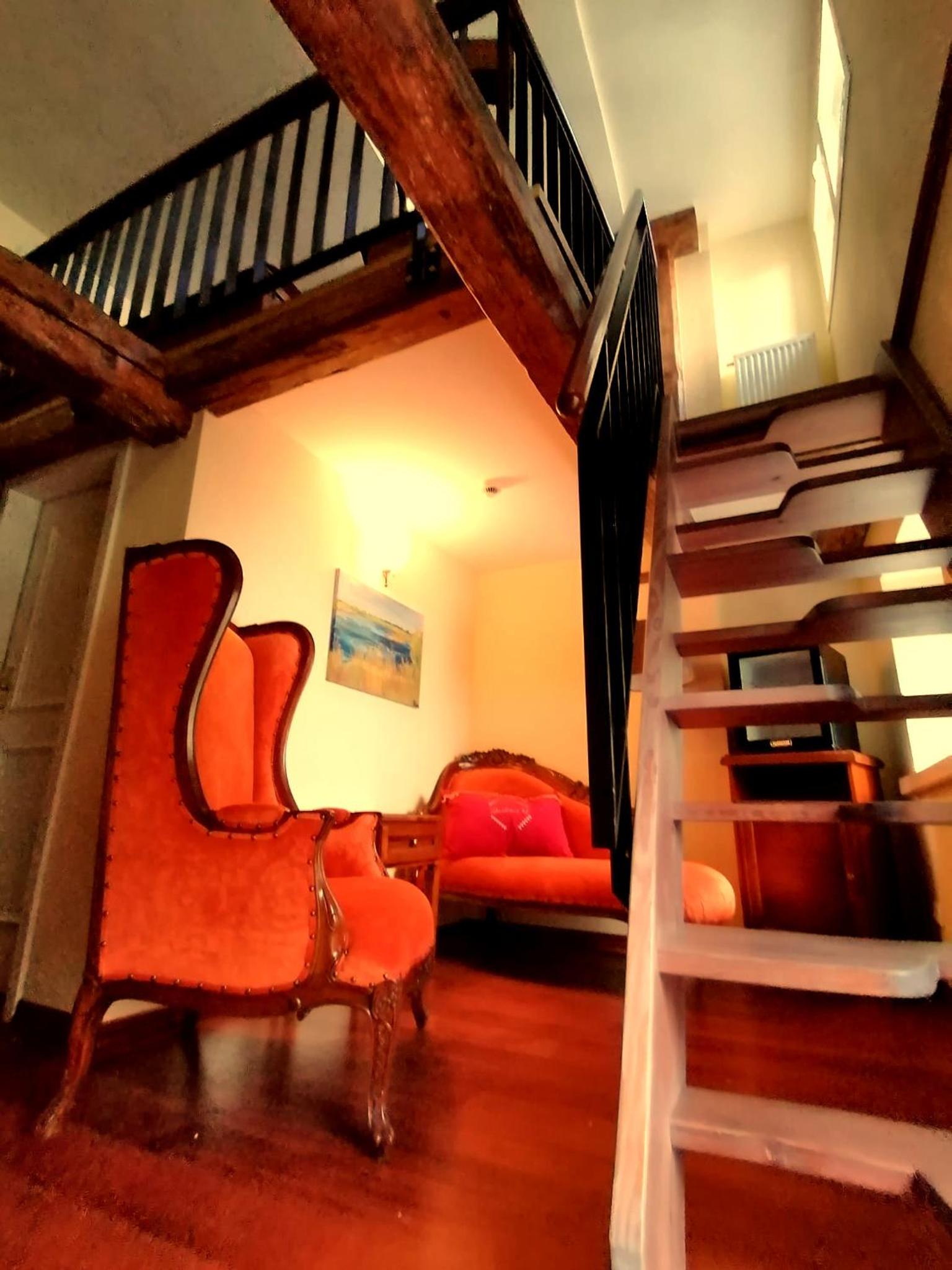 Standard Double Room - Photo 11