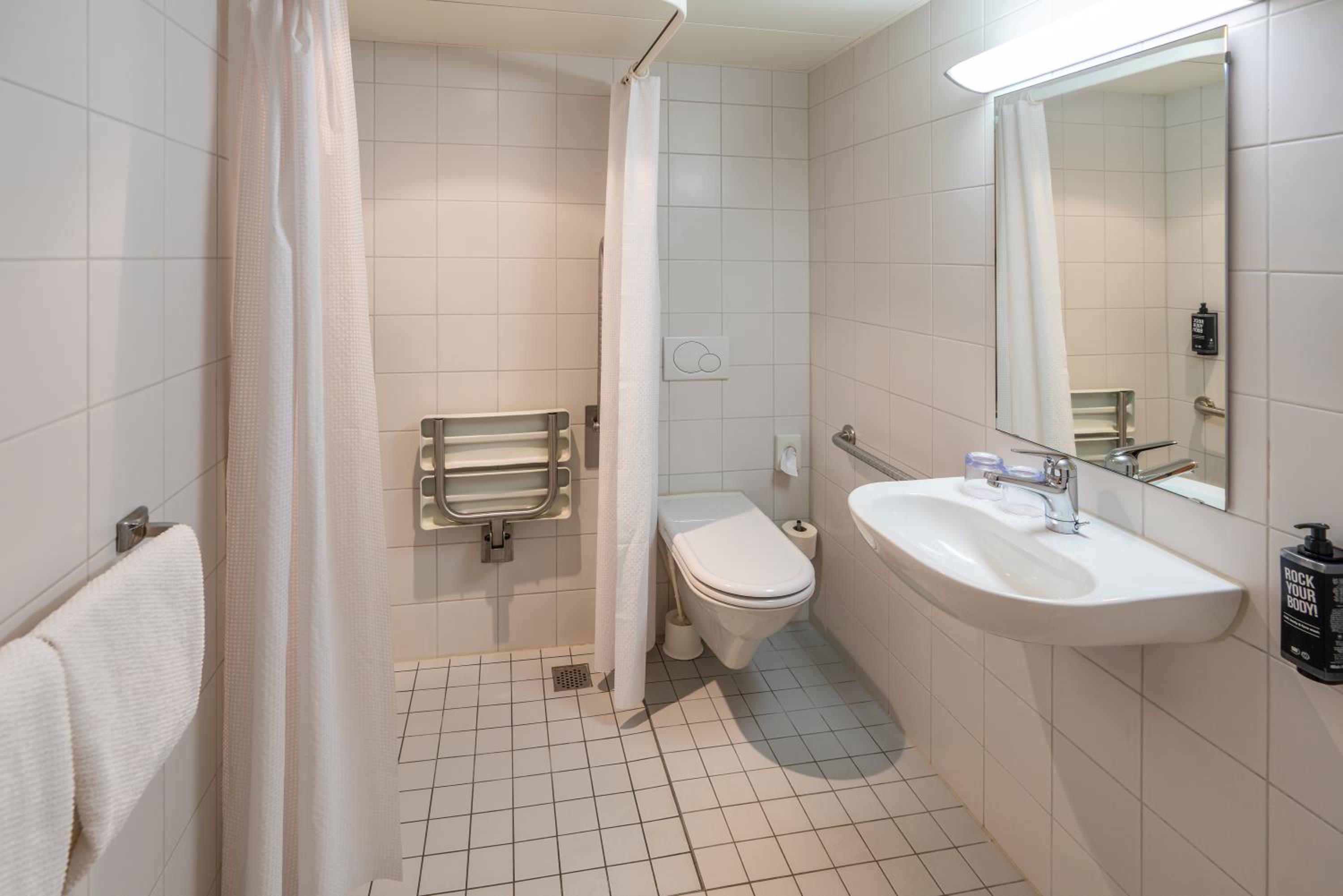 Standard Double Room - Disability Access photo 2