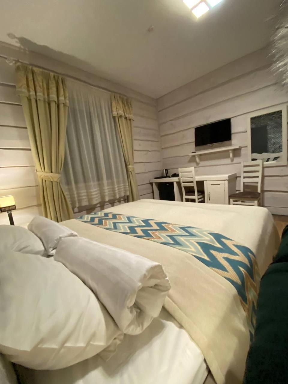 Standard Double or Twin Room photo 2
