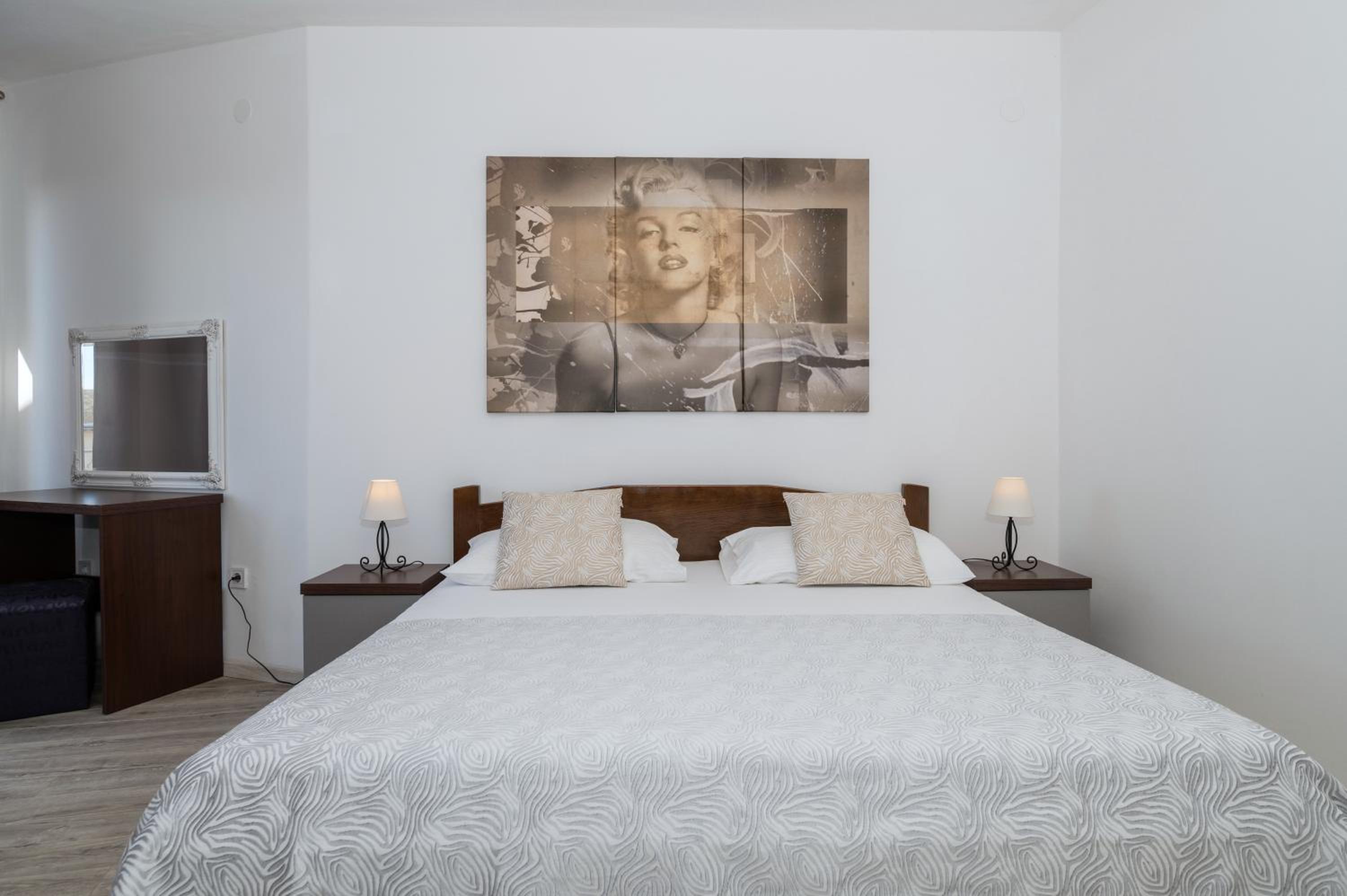 Studio Apartment photo 1