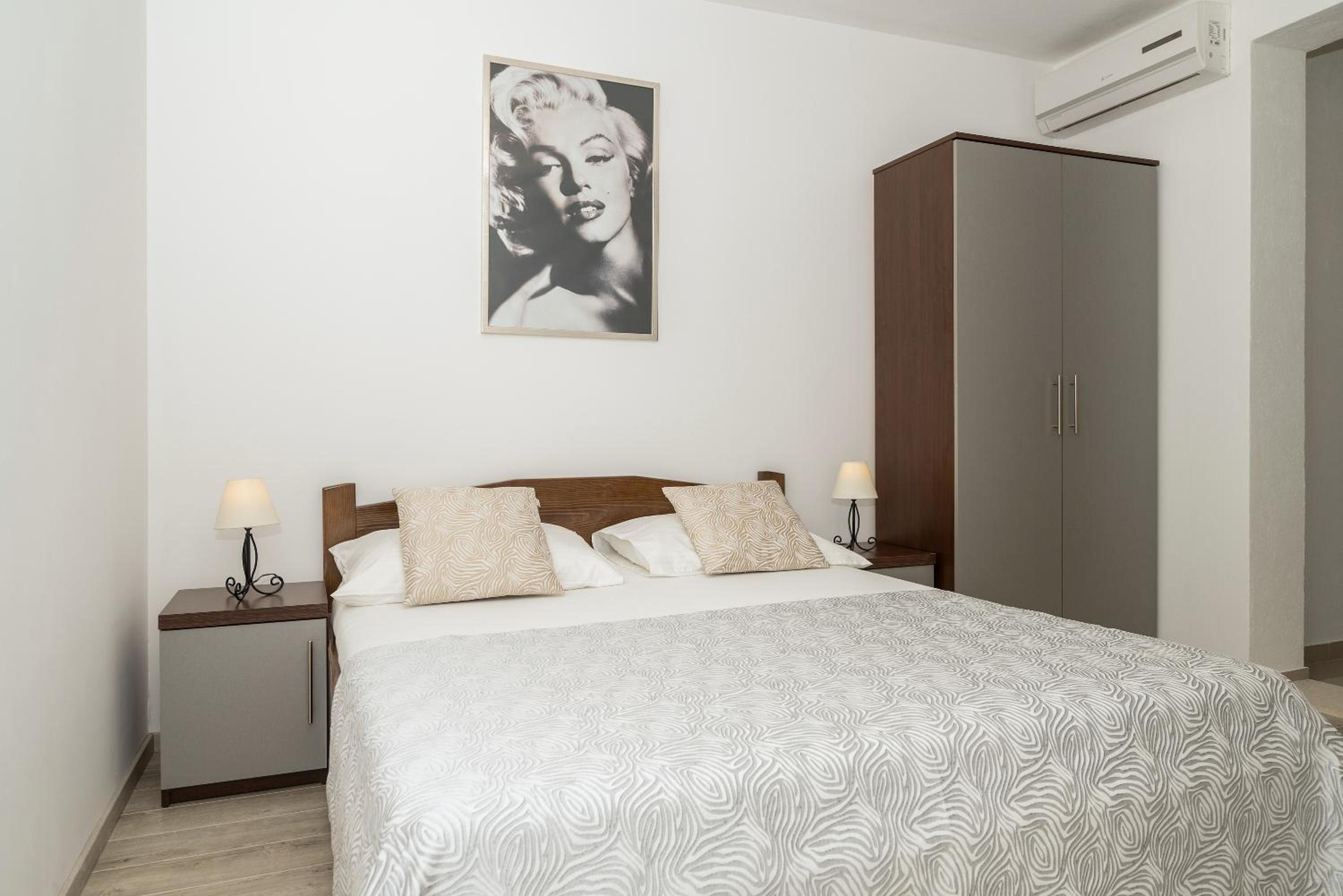 Apartment photo 1