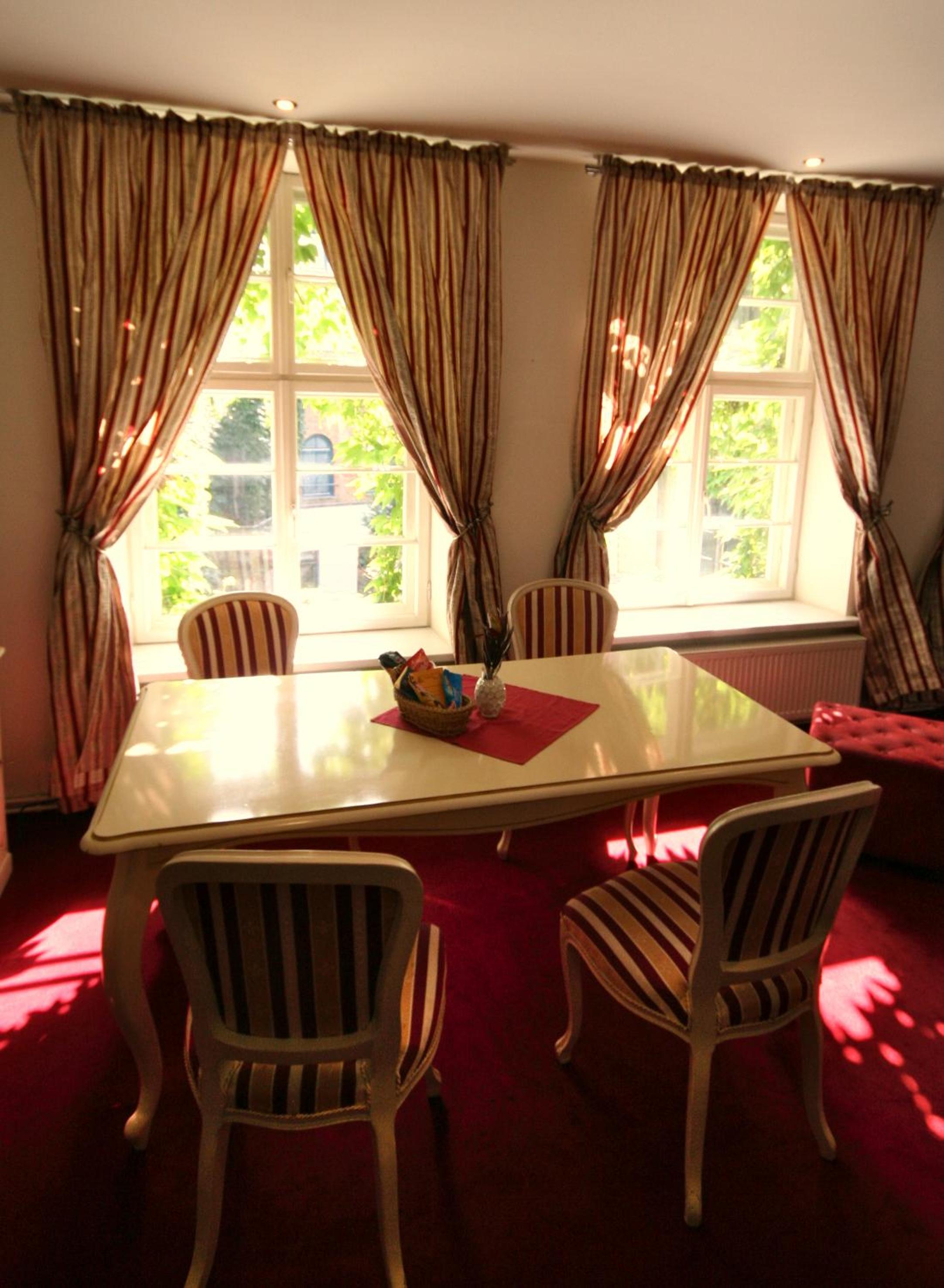 Suite - Photo 8