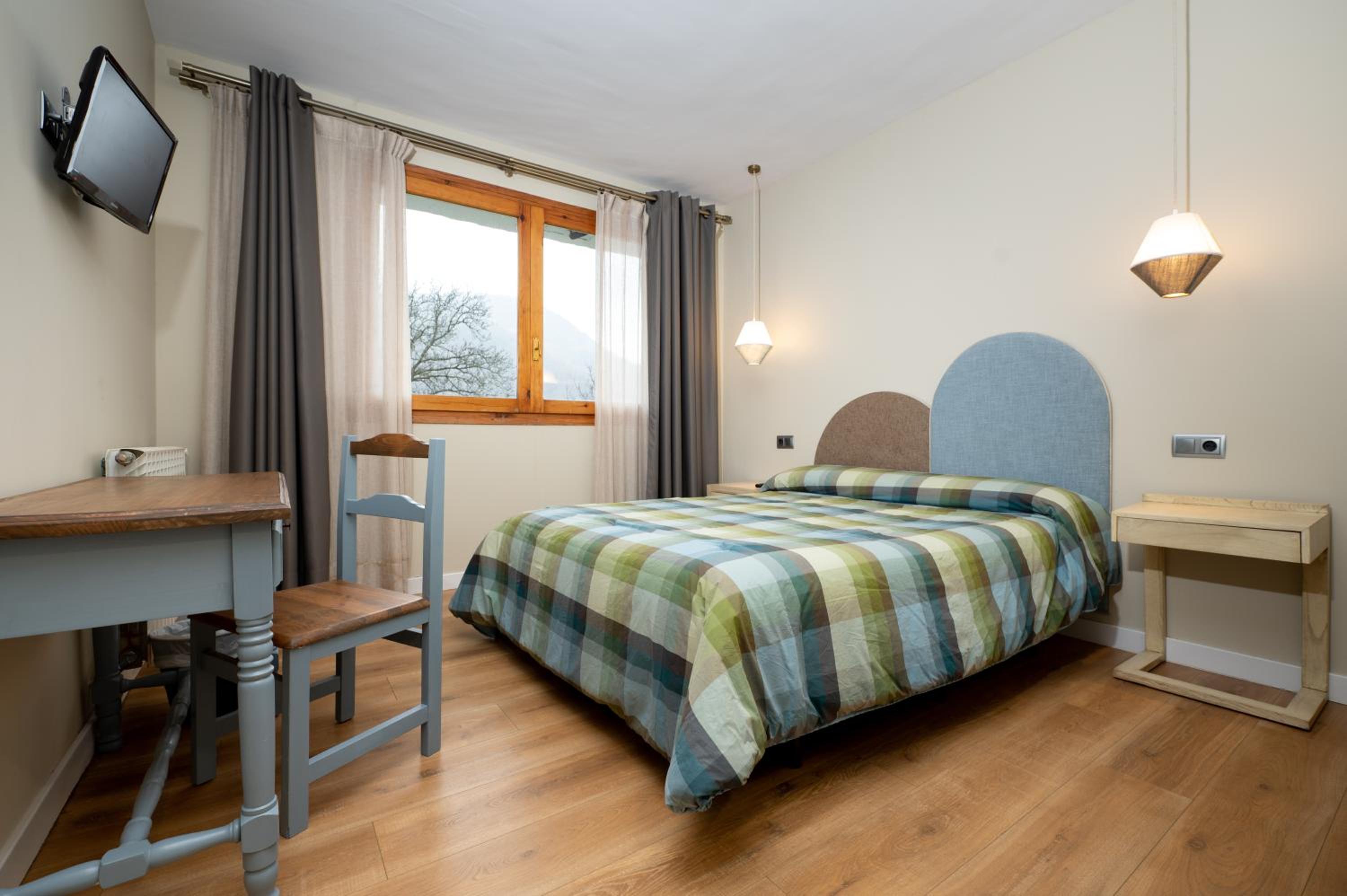 Double or Twin Room with Mountain View - Photo 8