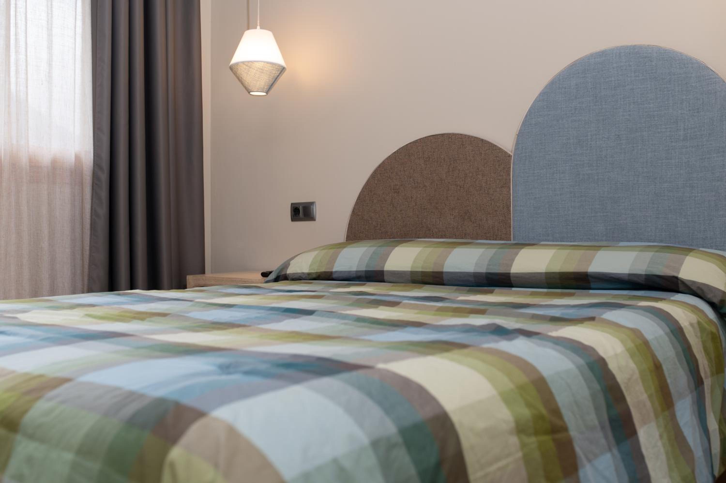 Double or Twin Room with Mountain View - Photo 12