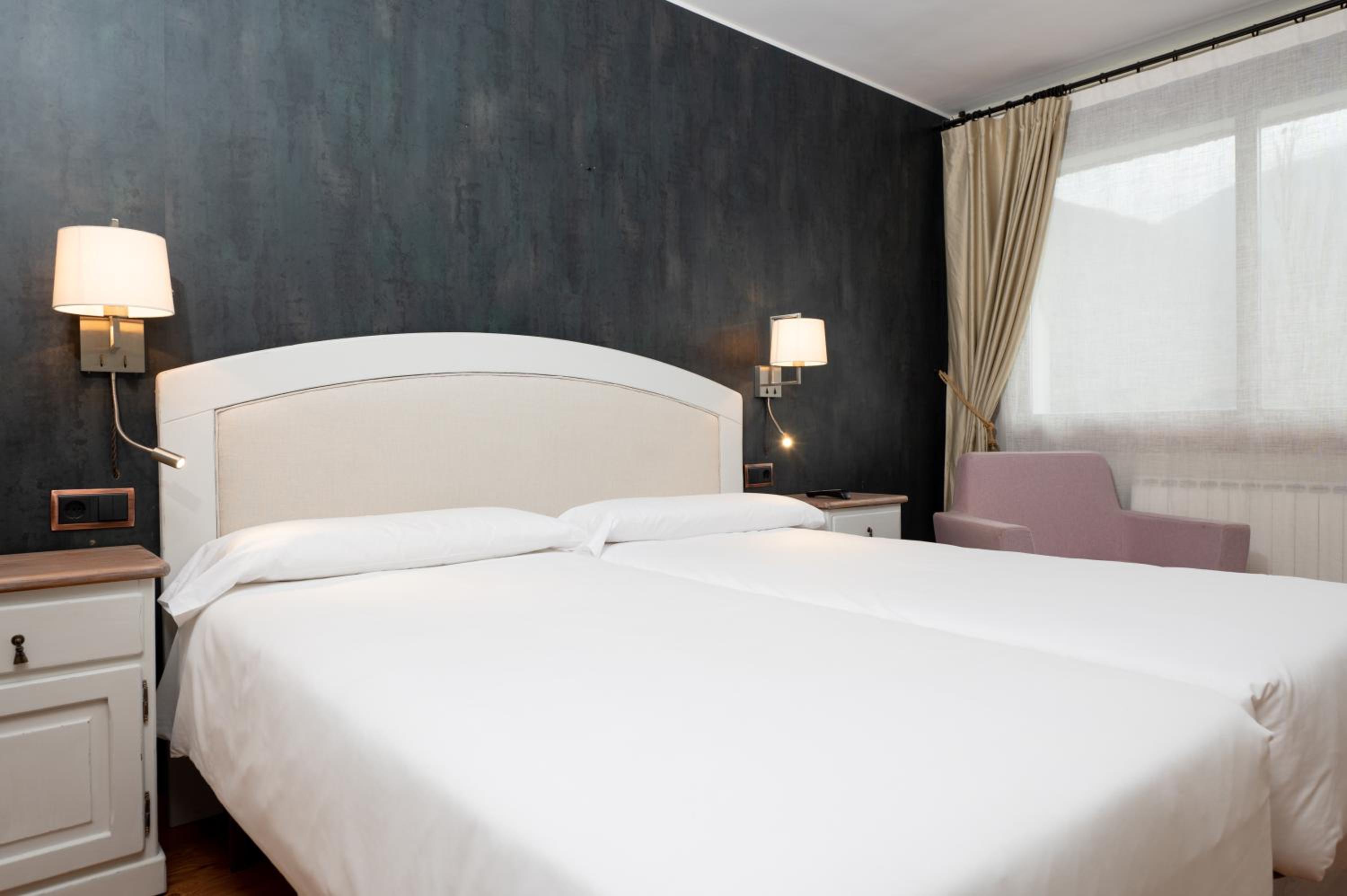 Superior Double or Twin Room with Balcony with mountain view - Photo 36