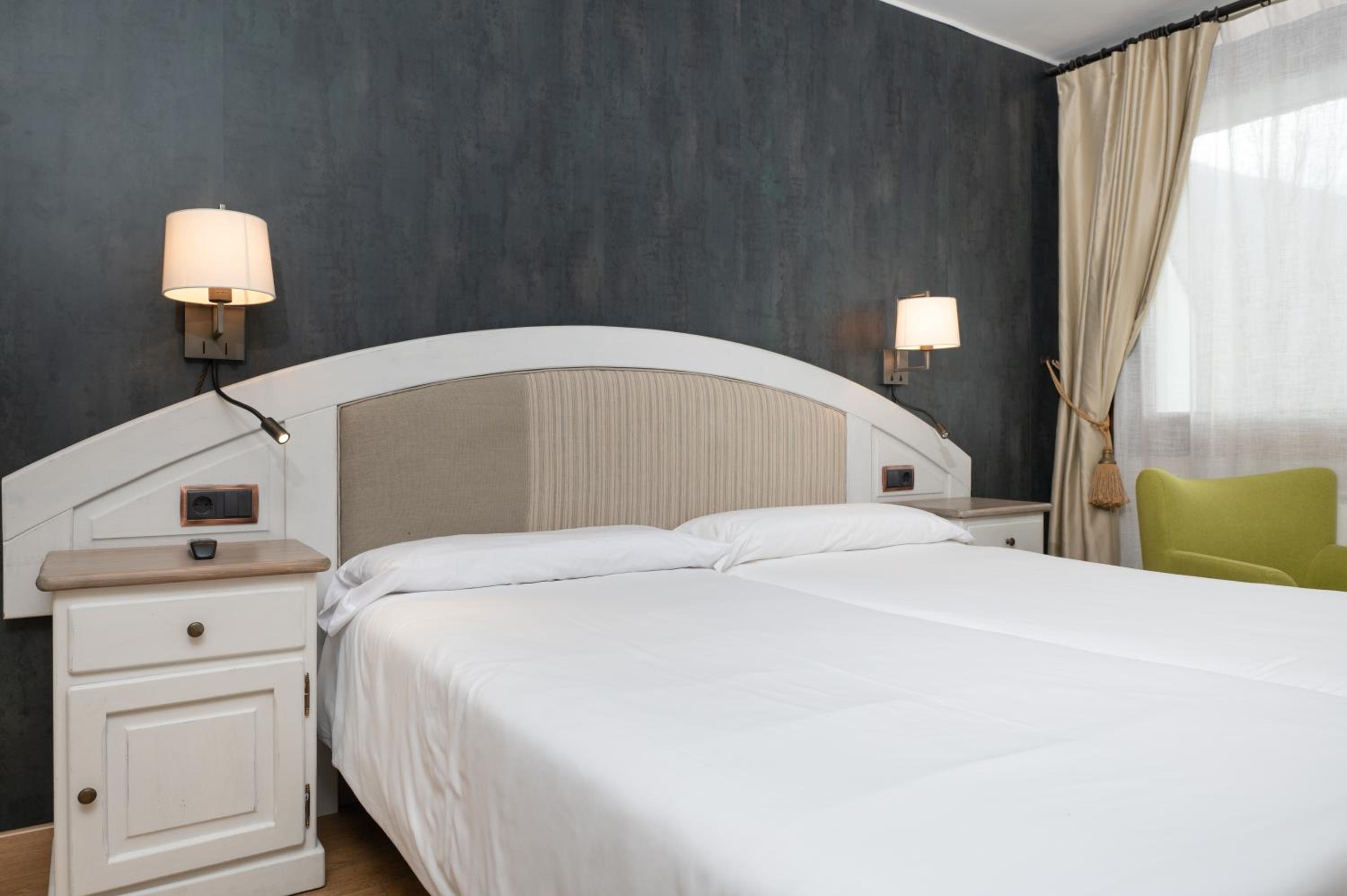 Superior Double or Twin Room with Balcony with mountain view - Photo 27