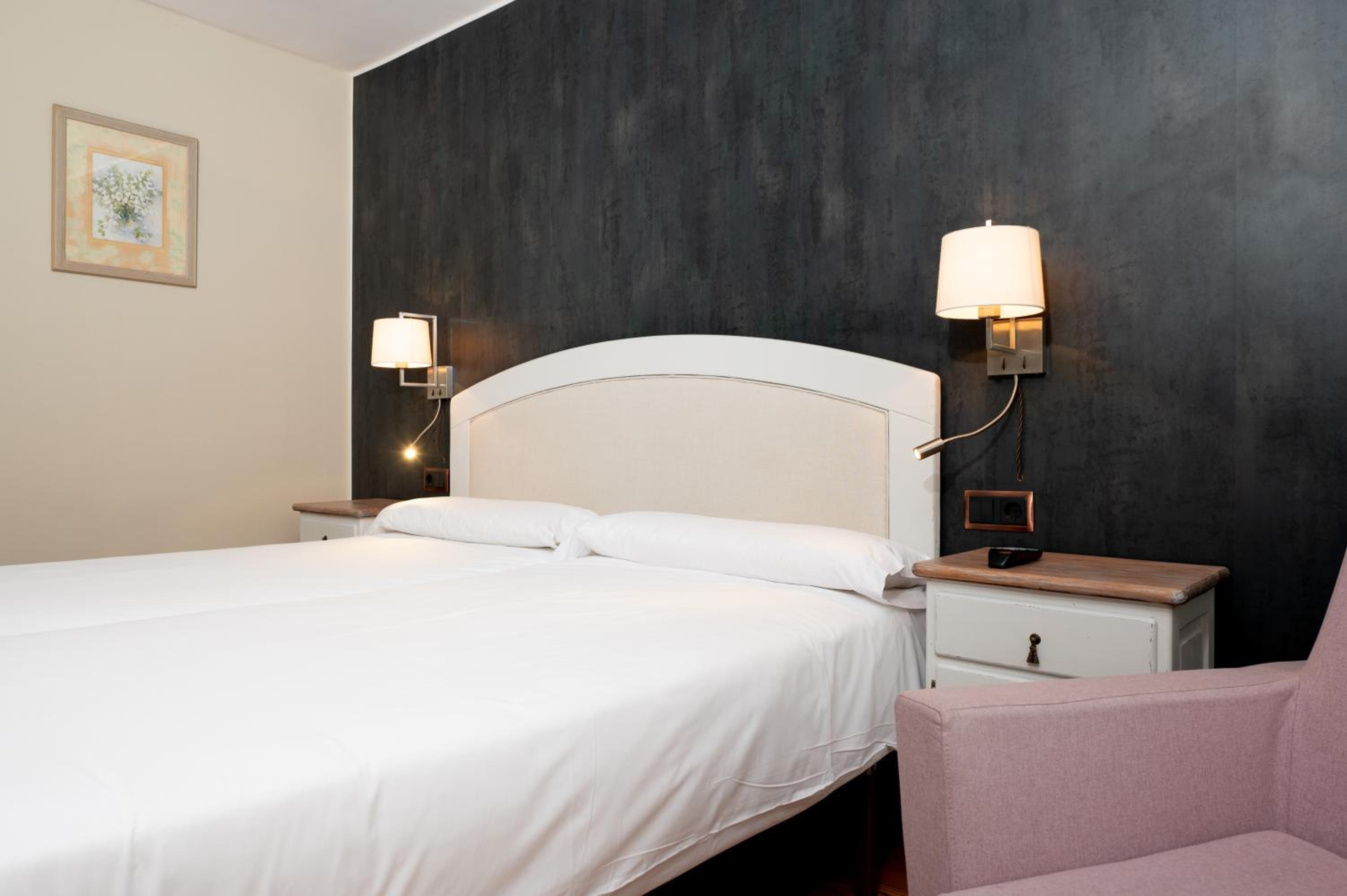 Superior Double or Twin Room with Balcony with mountain view - Photo 8