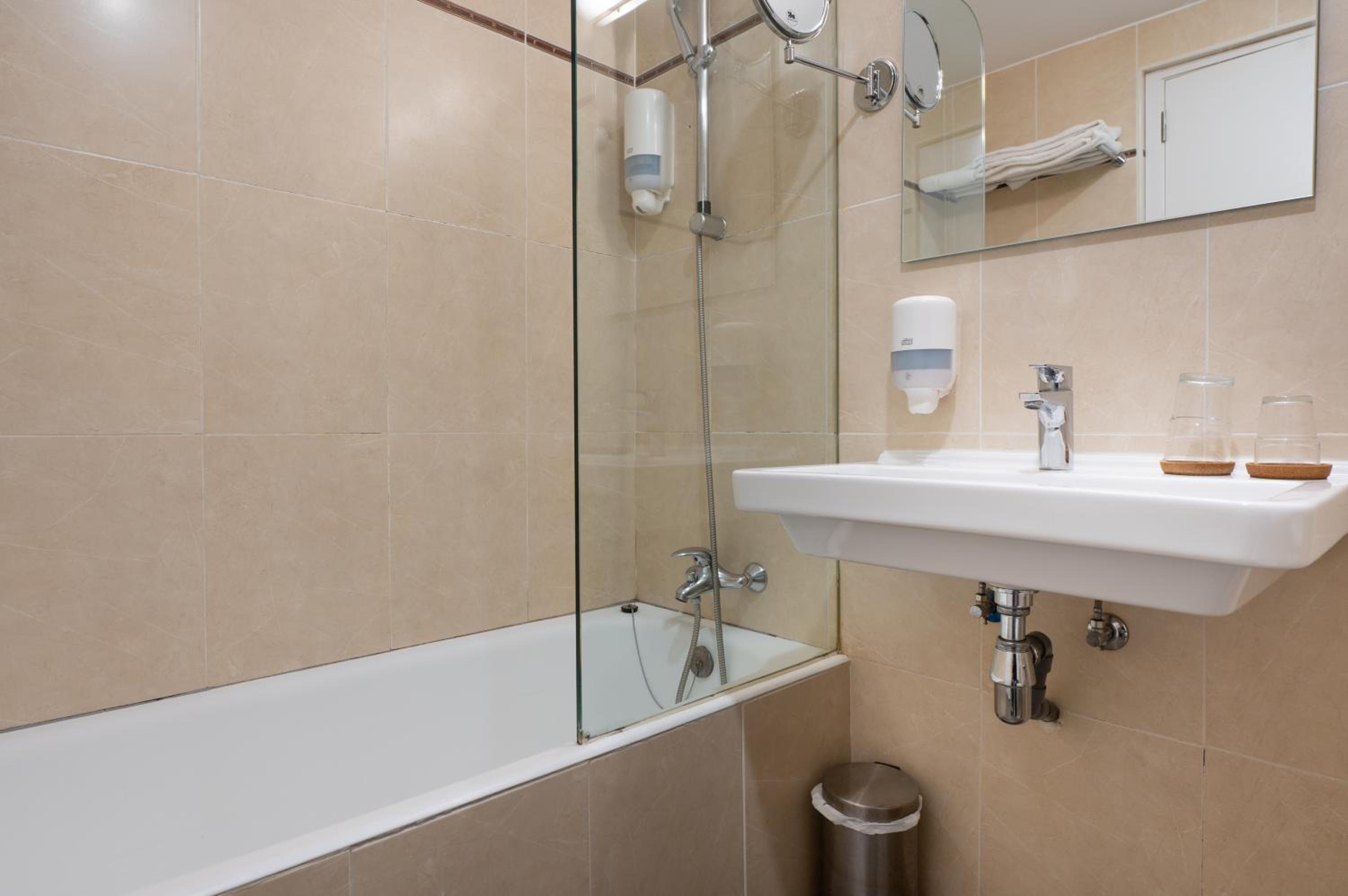 Superior Double or Twin Room with Balcony with mountain view - Photo 35