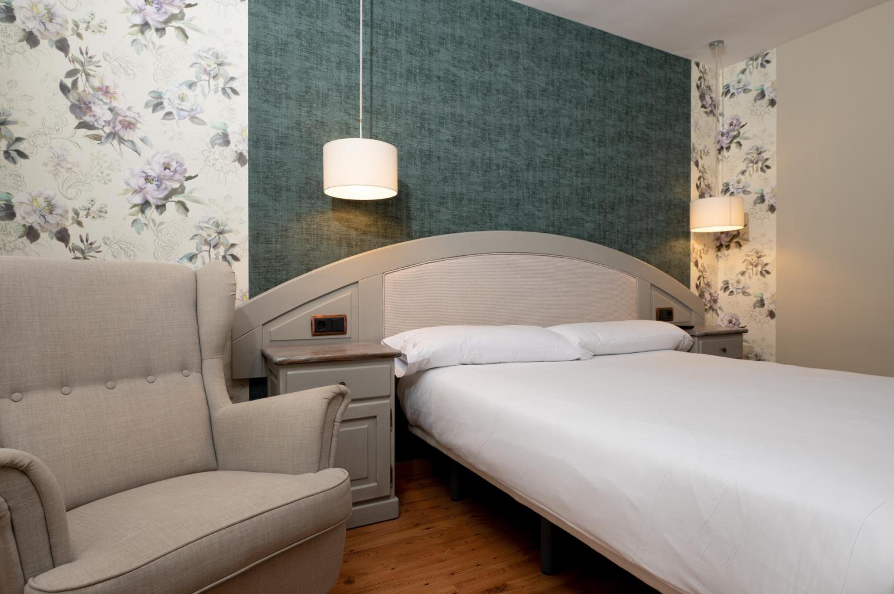 Superior Double or Twin Room with Balcony with mountain view - Photo 38