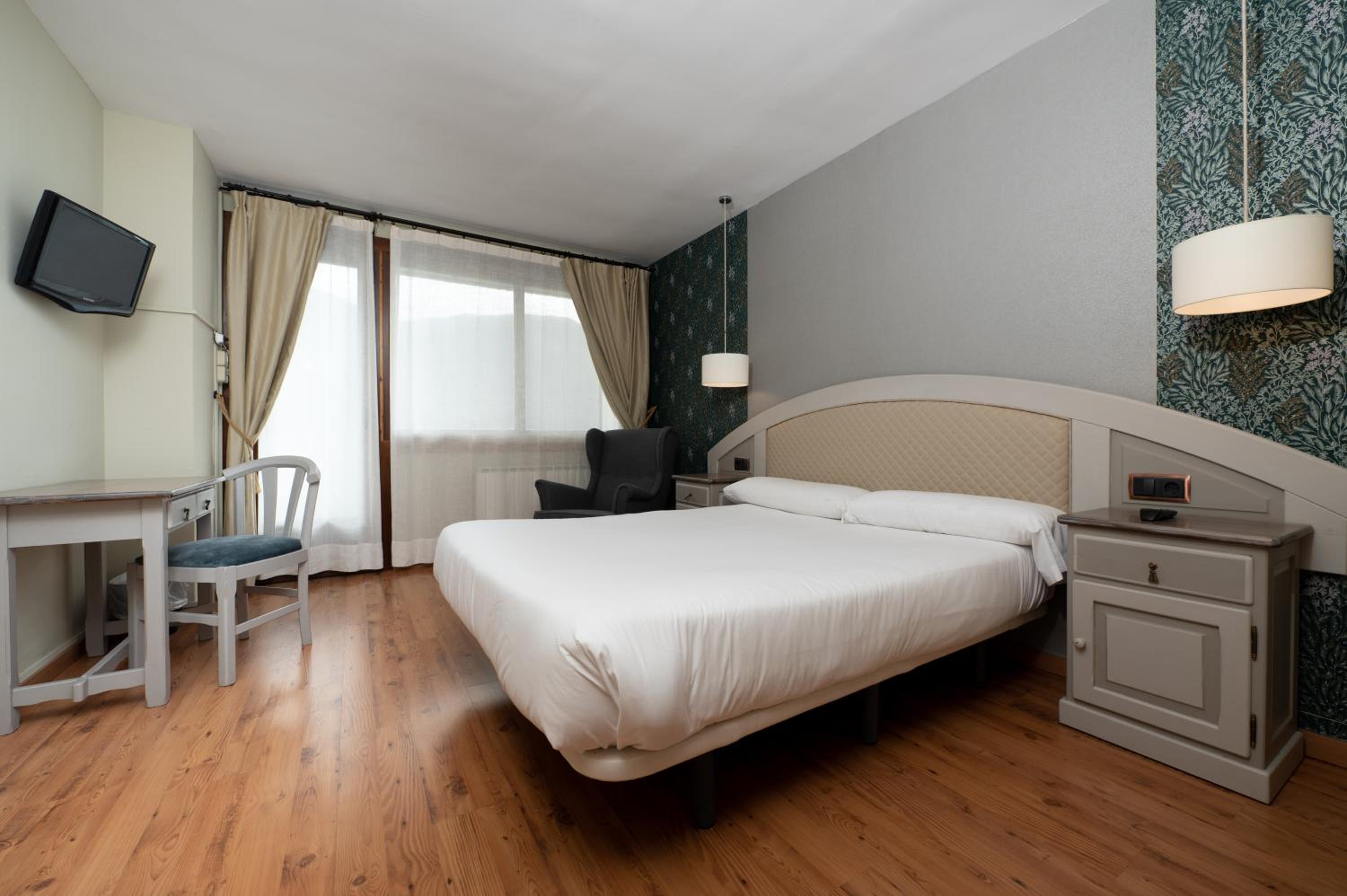 Superior Double or Twin Room with Balcony with mountain view - Photo 26