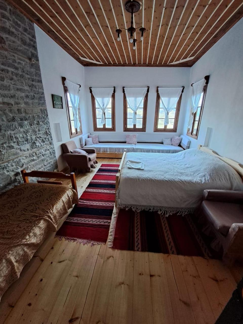 Economy Triple Room with Shared Bathroom