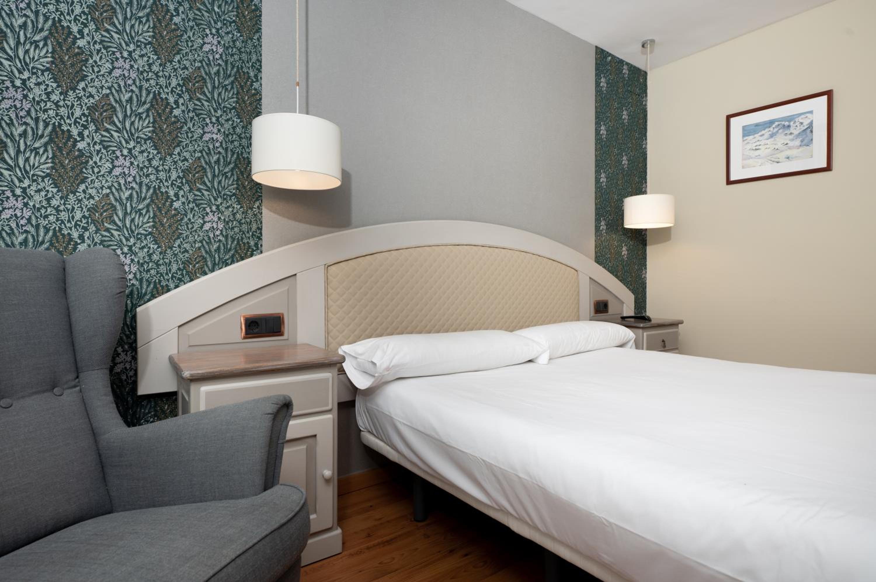 Superior Double or Twin Room with Balcony with mountain view - Photo 25