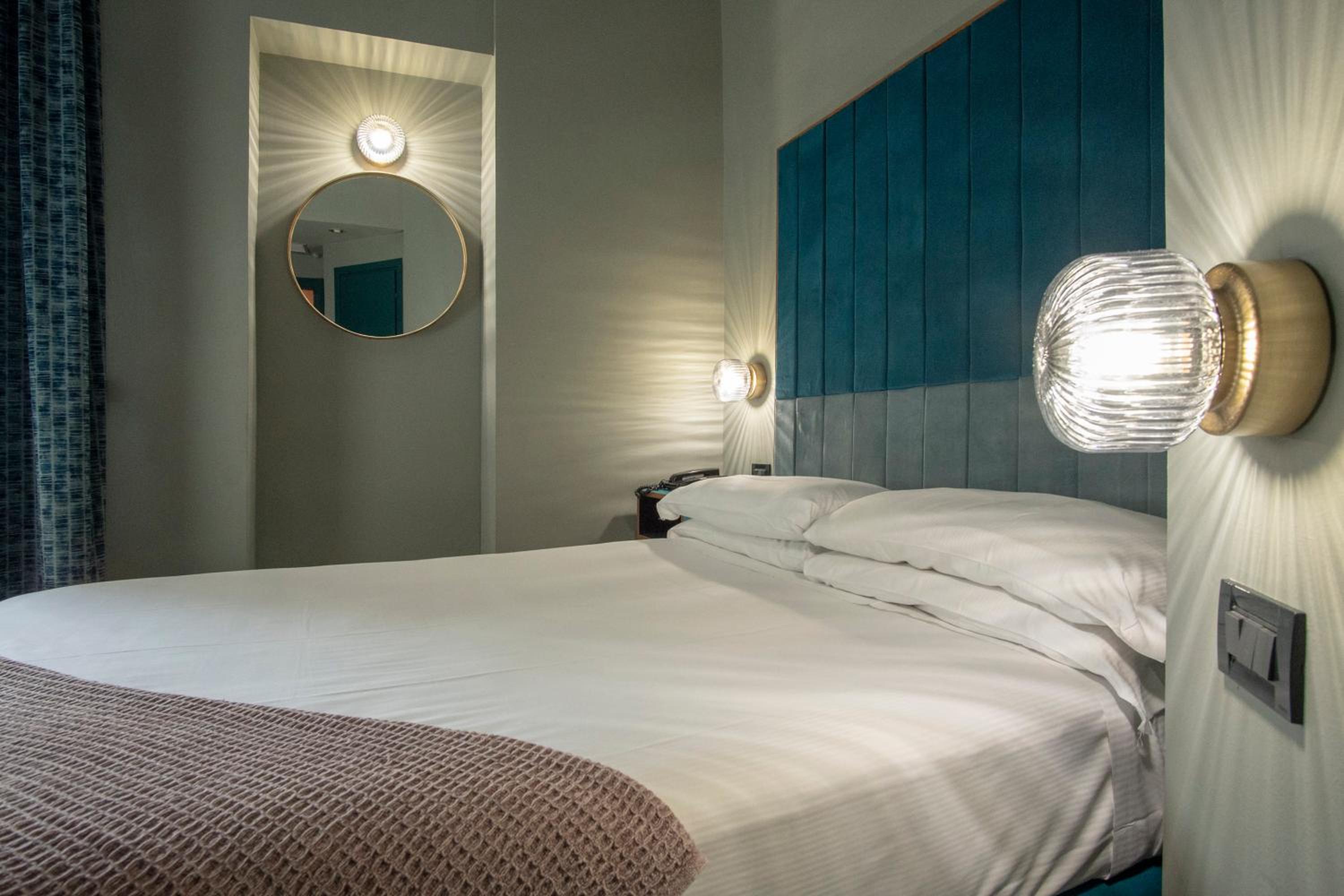 Small Double Room thumbnail 6