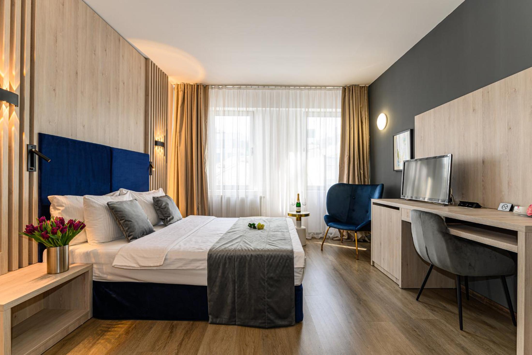 Standard Double Room - Photo 30
