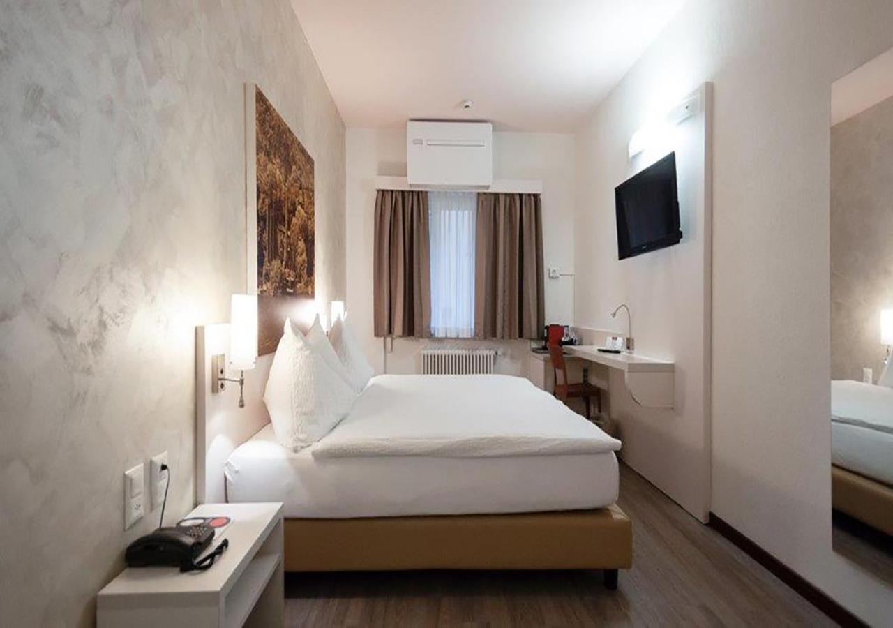 Standard Twin Room - Photo 2