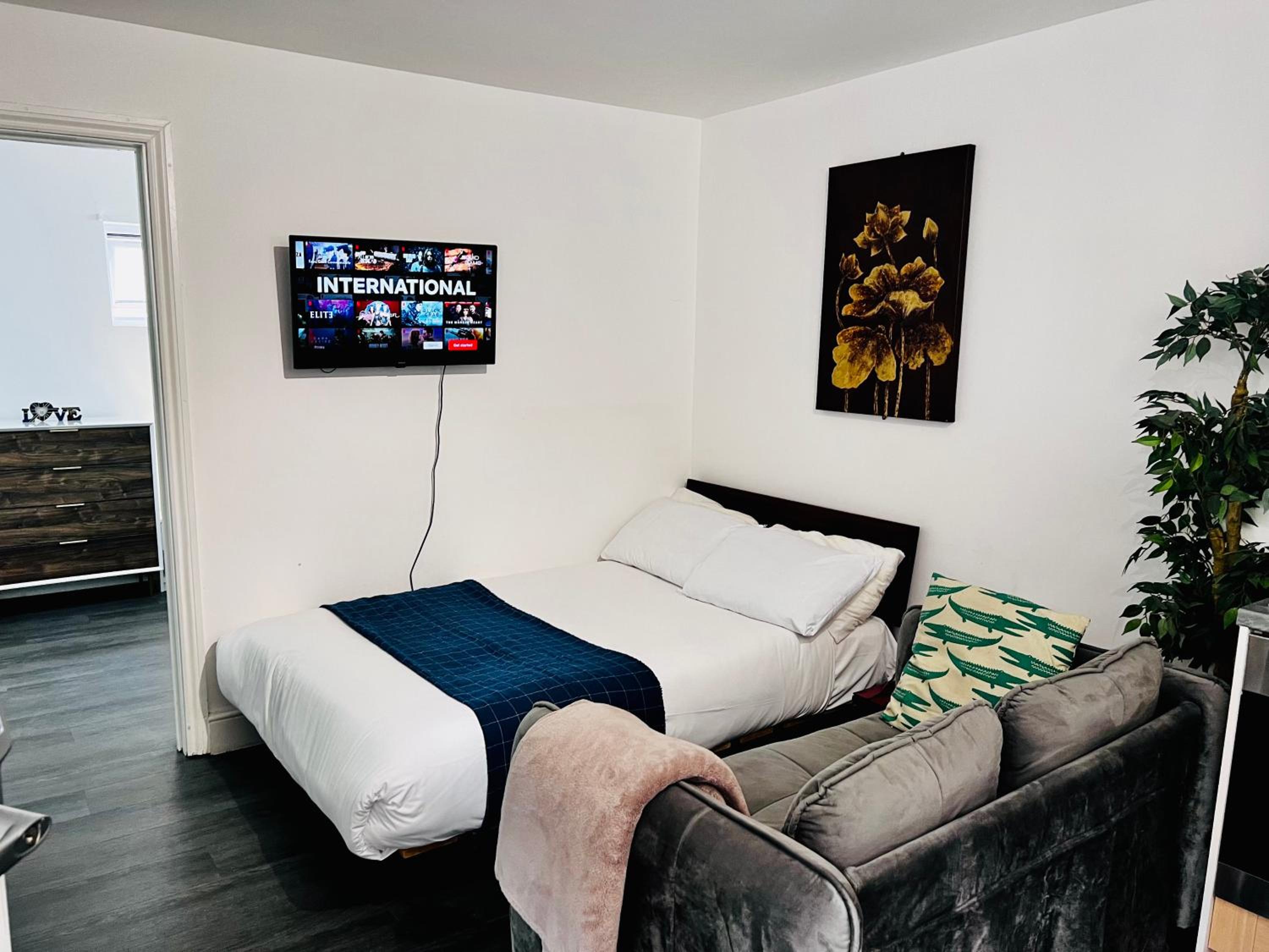 One-Bedroom Apartment thumbnail 6