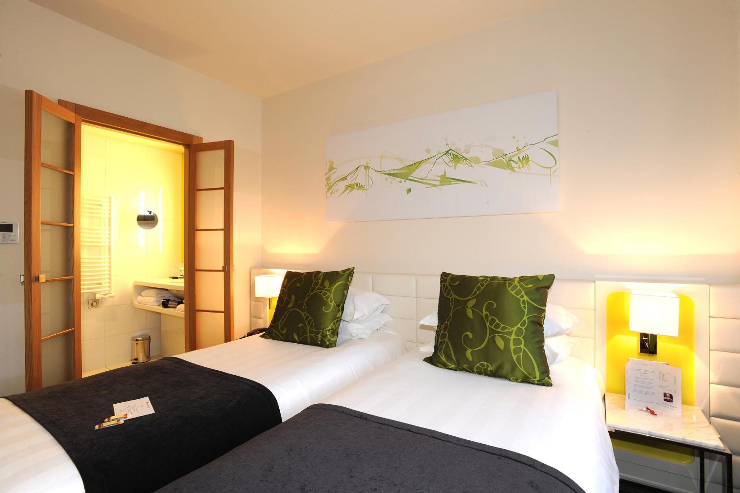 Standard Twin Room - Photo 1