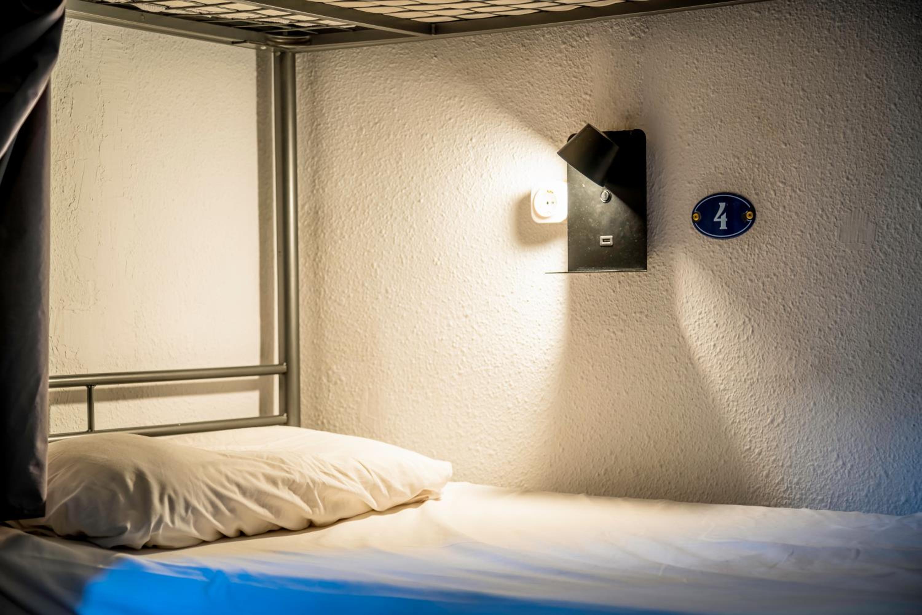 Bunk Bed in 8-Bed Mixed Dormitory Room photo 2