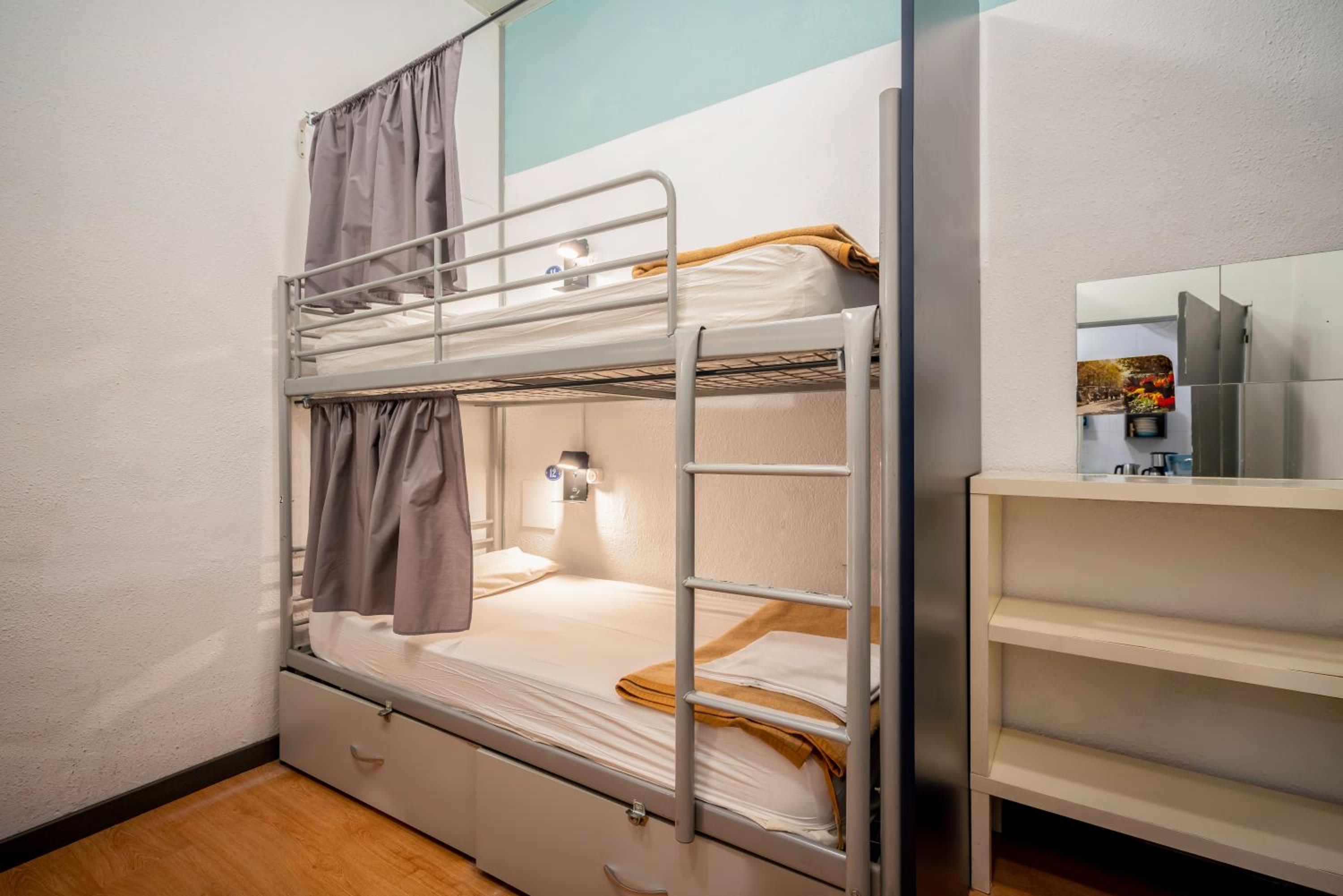 Bunk Bed in 4-Bed Mixed Dormitory Room photo 2