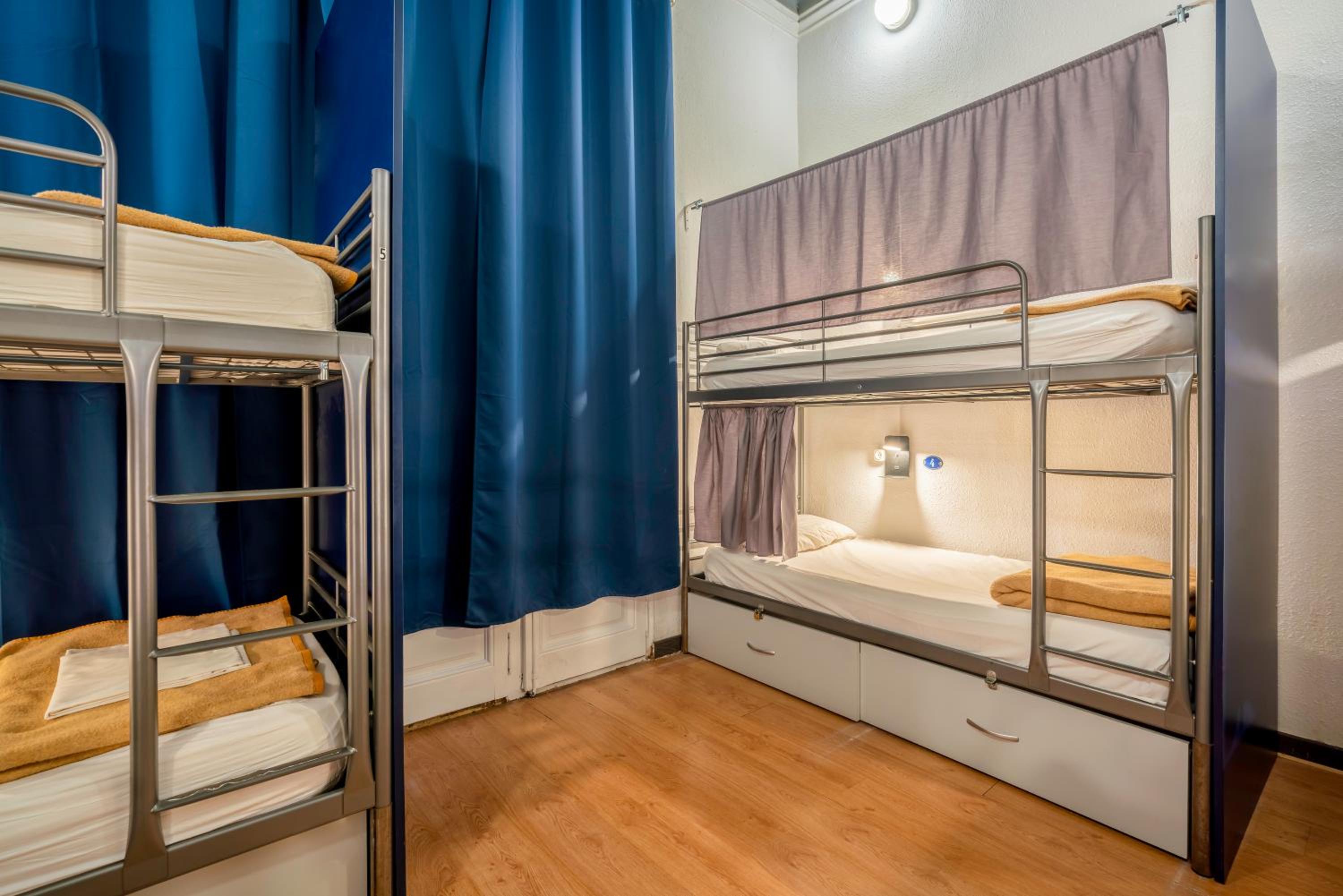 Bunk Bed in 8-Bed Mixed Dormitory Room photo 2